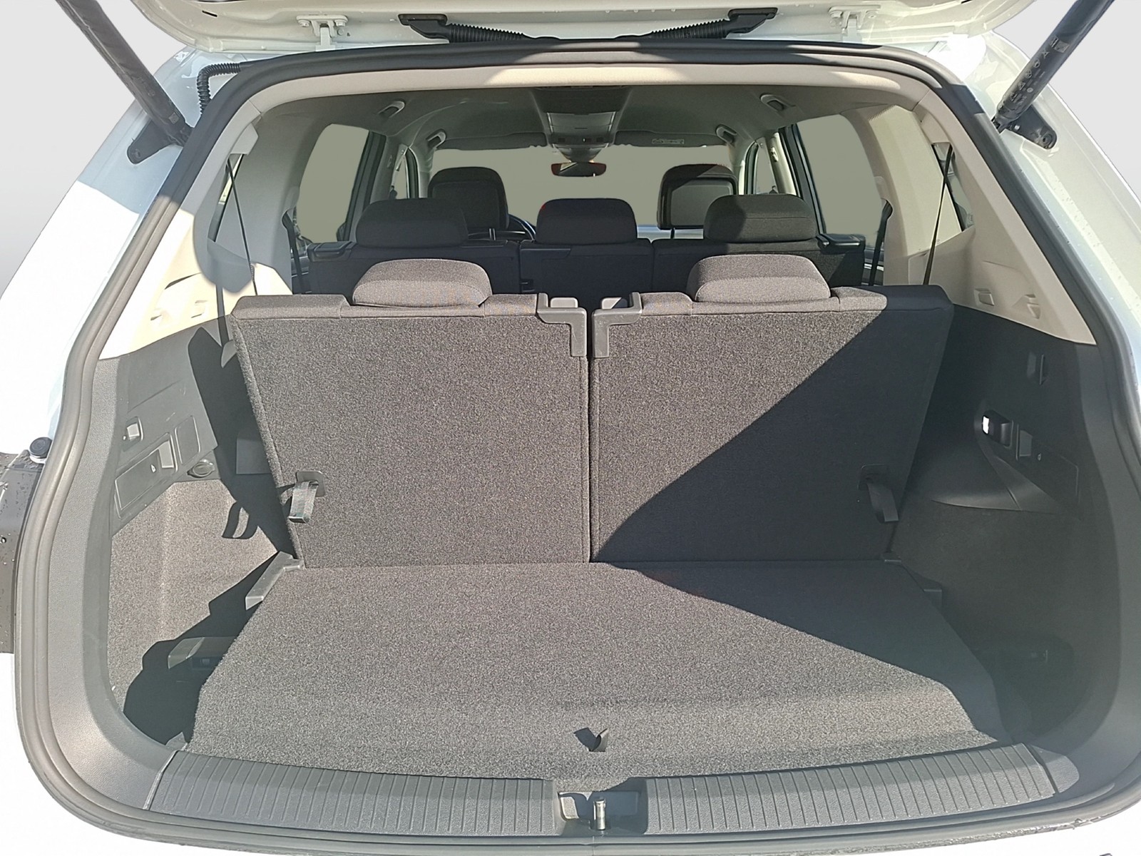 Fahrzeugabbildung Volkswagen Tiguan Allspace TSI Life DSG 7-Si LED Navi VC HUD ACC AHK SHZ