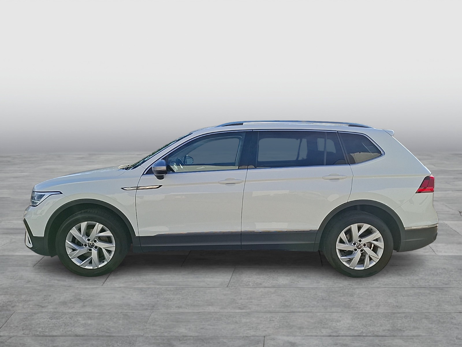 Fahrzeugabbildung Volkswagen Tiguan Allspace TSI Life DSG 7-Si LED Navi VC HUD ACC AHK SHZ