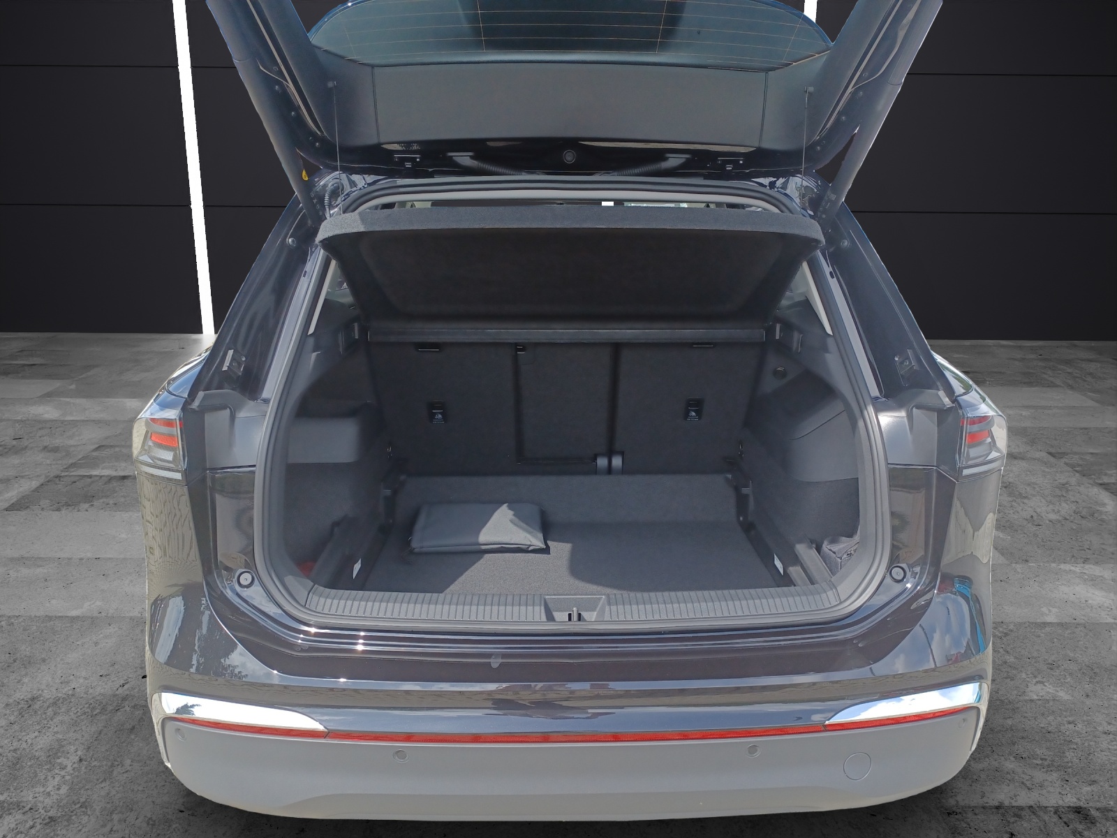 Fahrzeugabbildung Volkswagen Tiguan 2.0 TDI Elegance IQ.Light Navi ACC AHK STHZ 4xSHZ