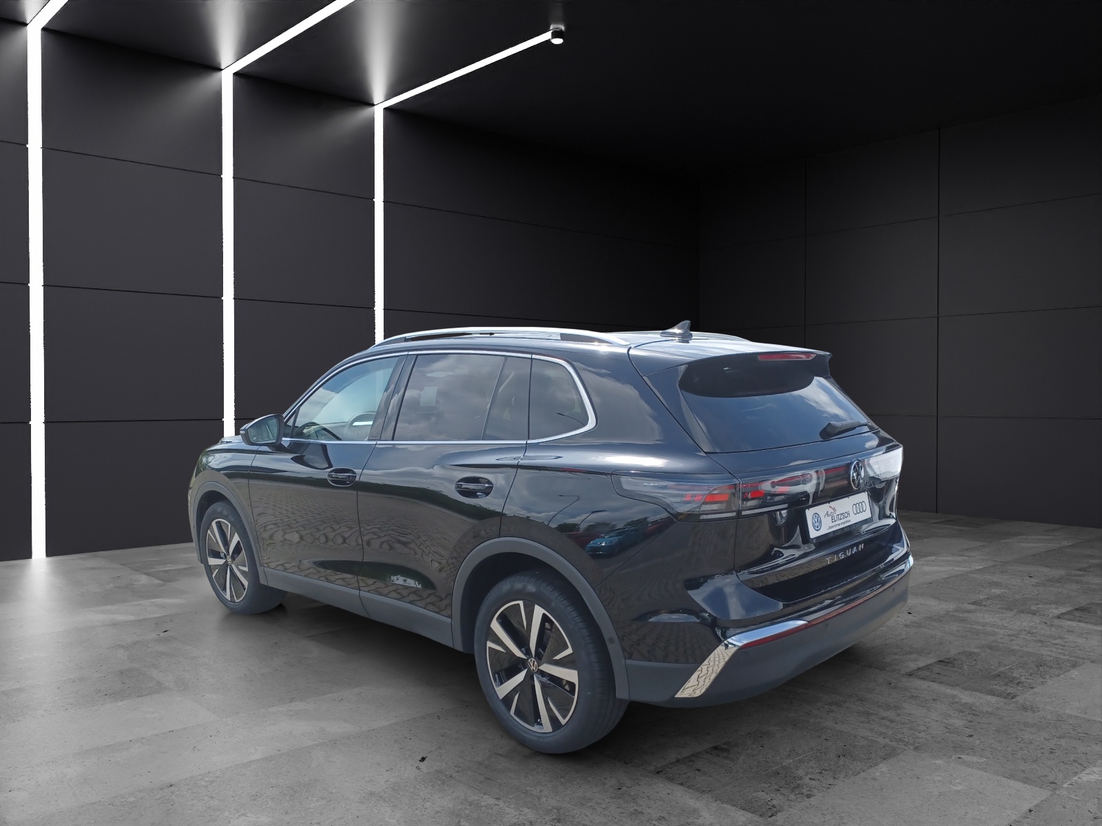 Fahrzeugabbildung Volkswagen Tiguan 2.0 TDI Elegance IQ.Light Navi ACC AHK STHZ 4xSHZ