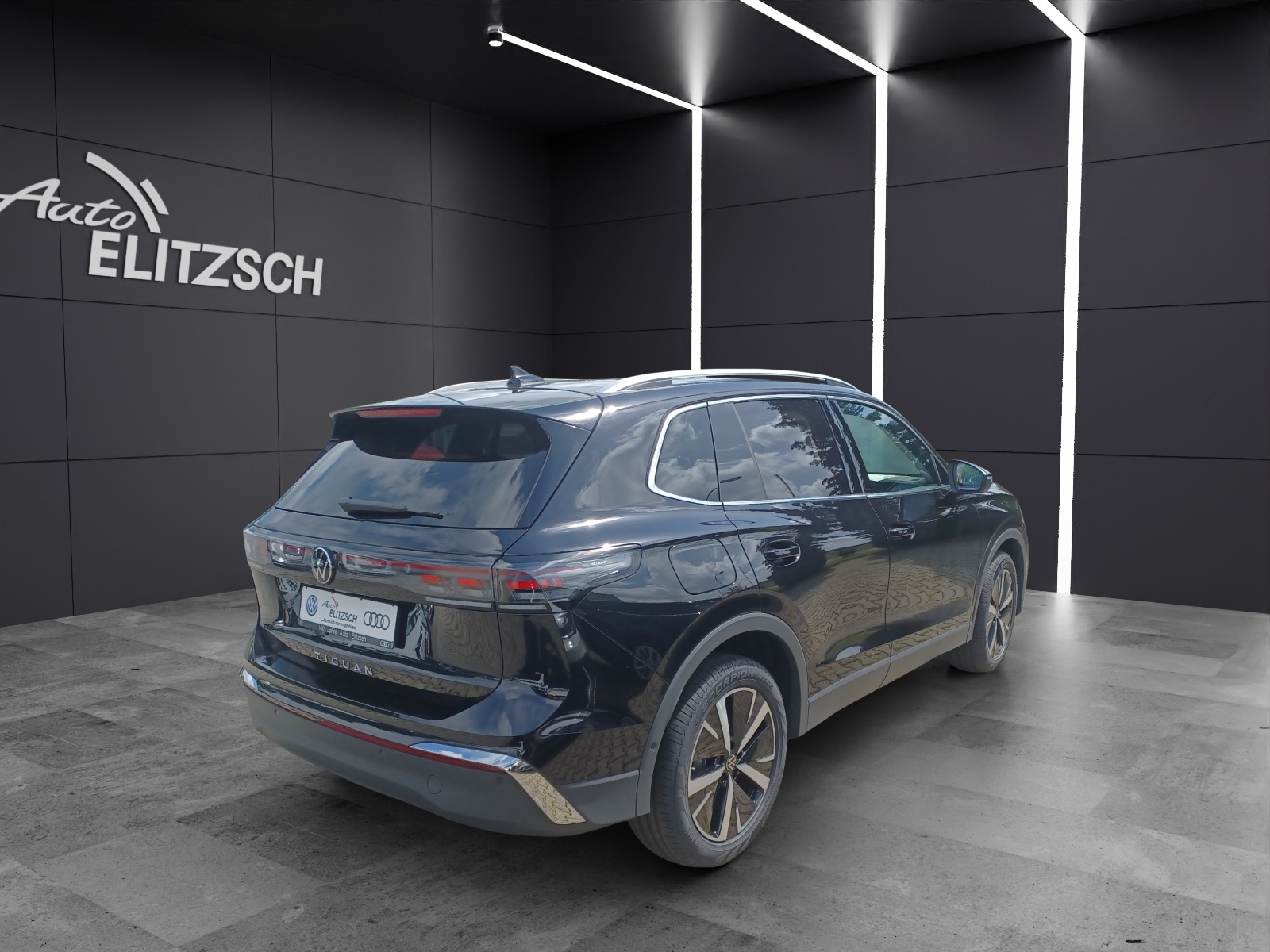 Fahrzeugabbildung Volkswagen Tiguan 2.0 TDI Elegance IQ.Light Navi ACC AHK STHZ 4xSHZ