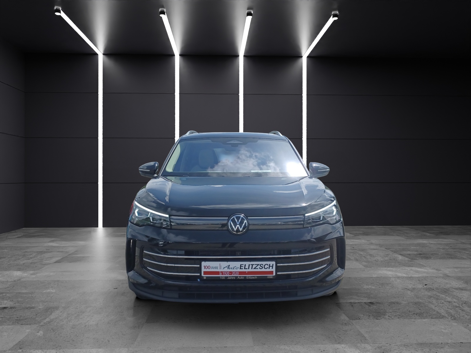 Fahrzeugabbildung Volkswagen Tiguan 2.0 TDI Elegance IQ.Light Navi ACC AHK STHZ 4xSHZ