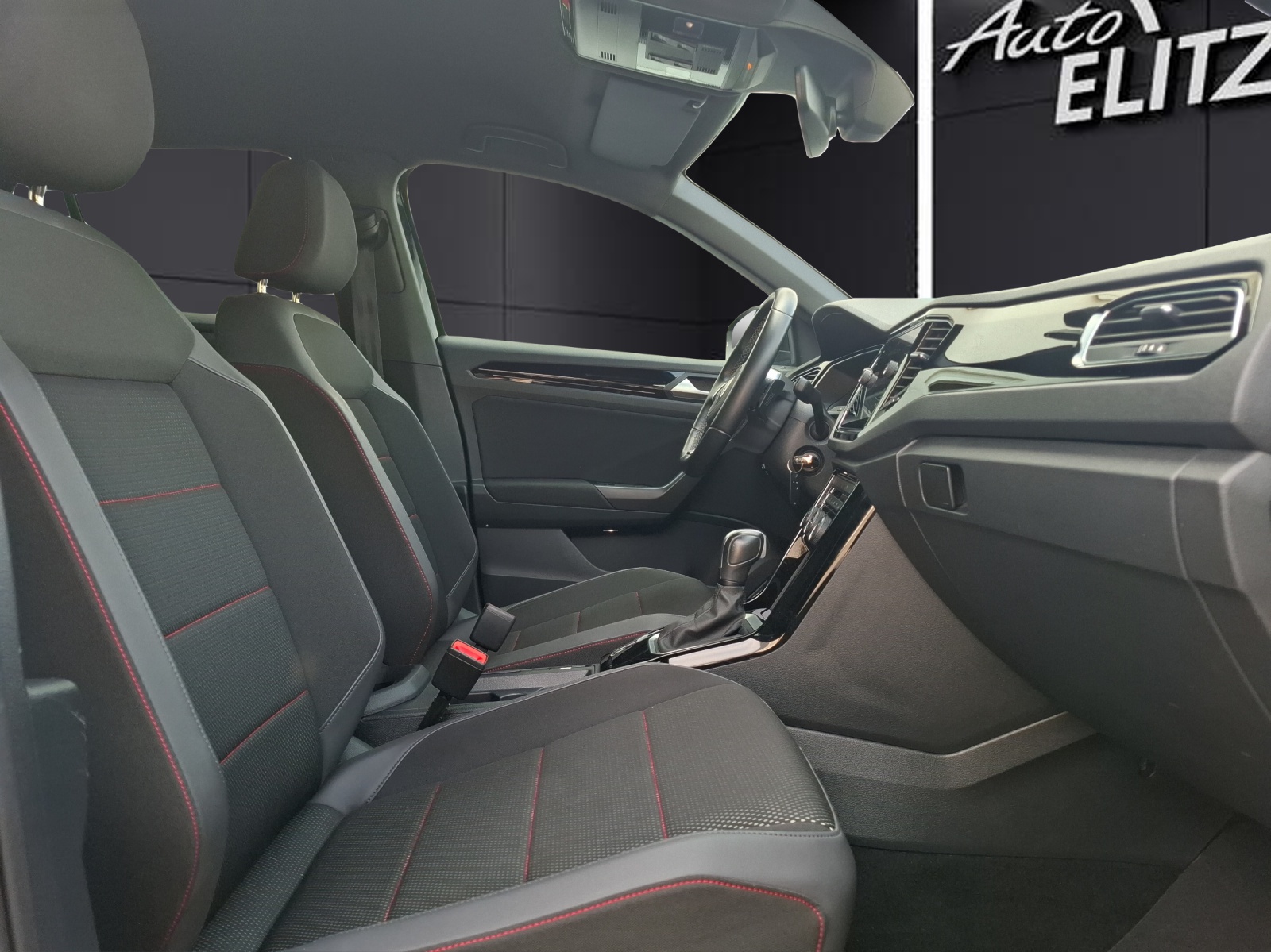 Fahrzeugabbildung Volkswagen T-Roc TSI Sport DSG LED AHK CarPlay ACC RFK SH 19