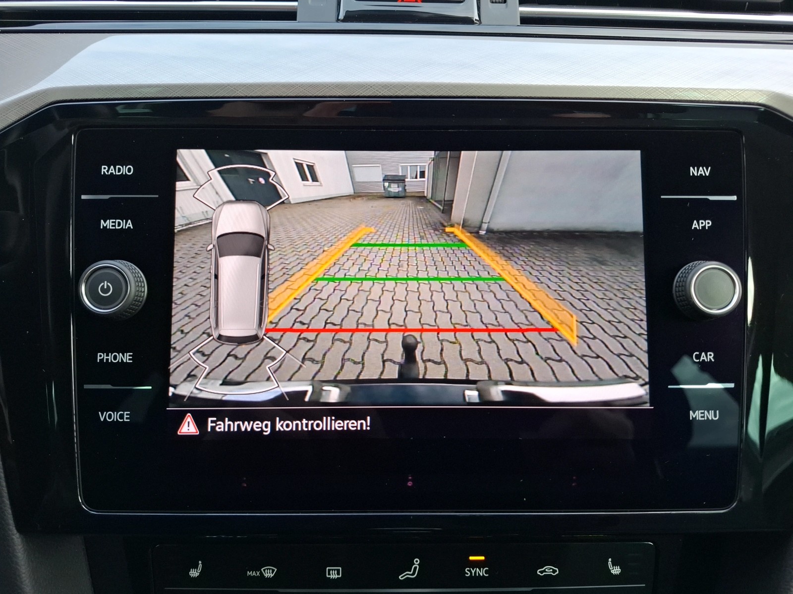 Fahrzeugabbildung Volkswagen Passat Variant TDI Business Matrix AHK Navi ACC RFK SH