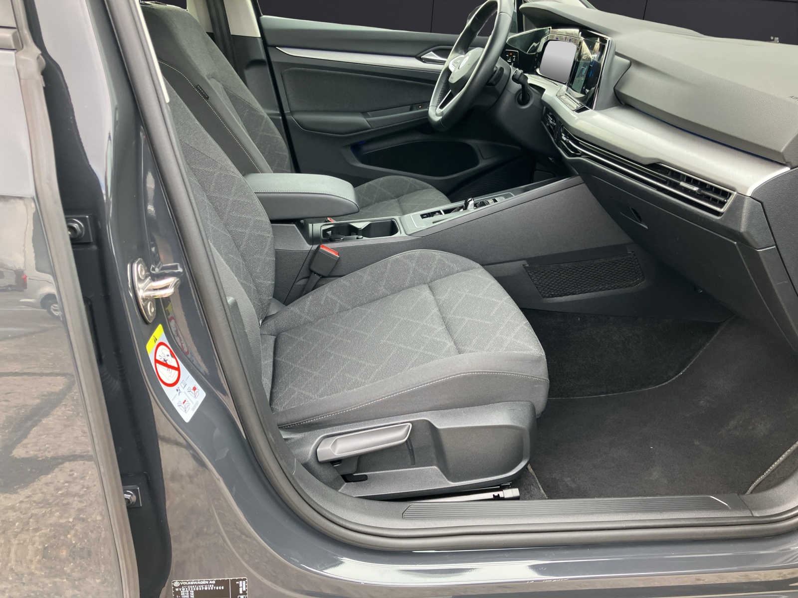 Fahrzeugabbildung Volkswagen Golf VIII Variant Life TDI DSG LED SH PDC Ambiente WeConnect Navi Klima