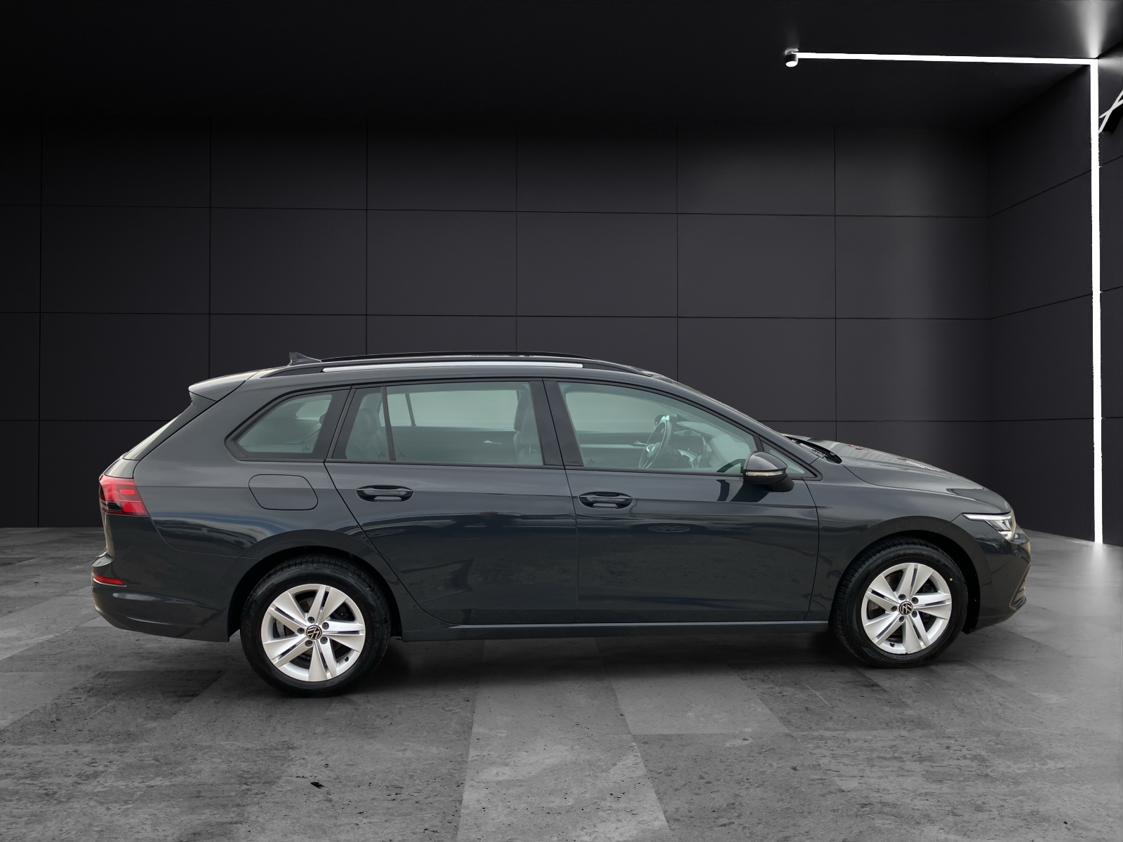 Fahrzeugabbildung Volkswagen Golf VIII Variant Life TDI DSG LED SH PDC Ambiente WeConnect Navi Klima