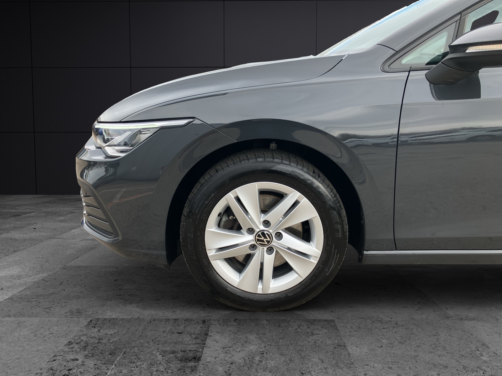 Fahrzeugabbildung Volkswagen Golf VIII Variant Life TDI DSG LED SH PDC Ambiente WeConnect Navi Klima