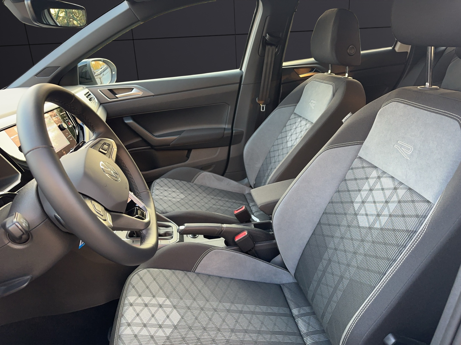 Fahrzeugabbildung Volkswagen Taigo R-Line TSI DSG Matrix RFK AppCon ACC SH NAVI R-Line TSI DSG Matrix RFK AppCon ACC SH NAVI