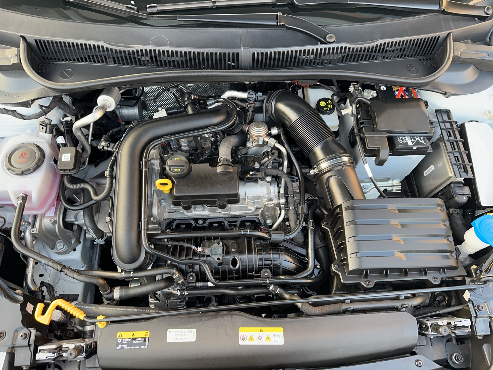 Fahrzeugabbildung Volkswagen Taigo R-Line TSI DSG Matrix RFK AppCon ACC SH NAVI R-Line TSI DSG Matrix RFK AppCon ACC SH NAVI