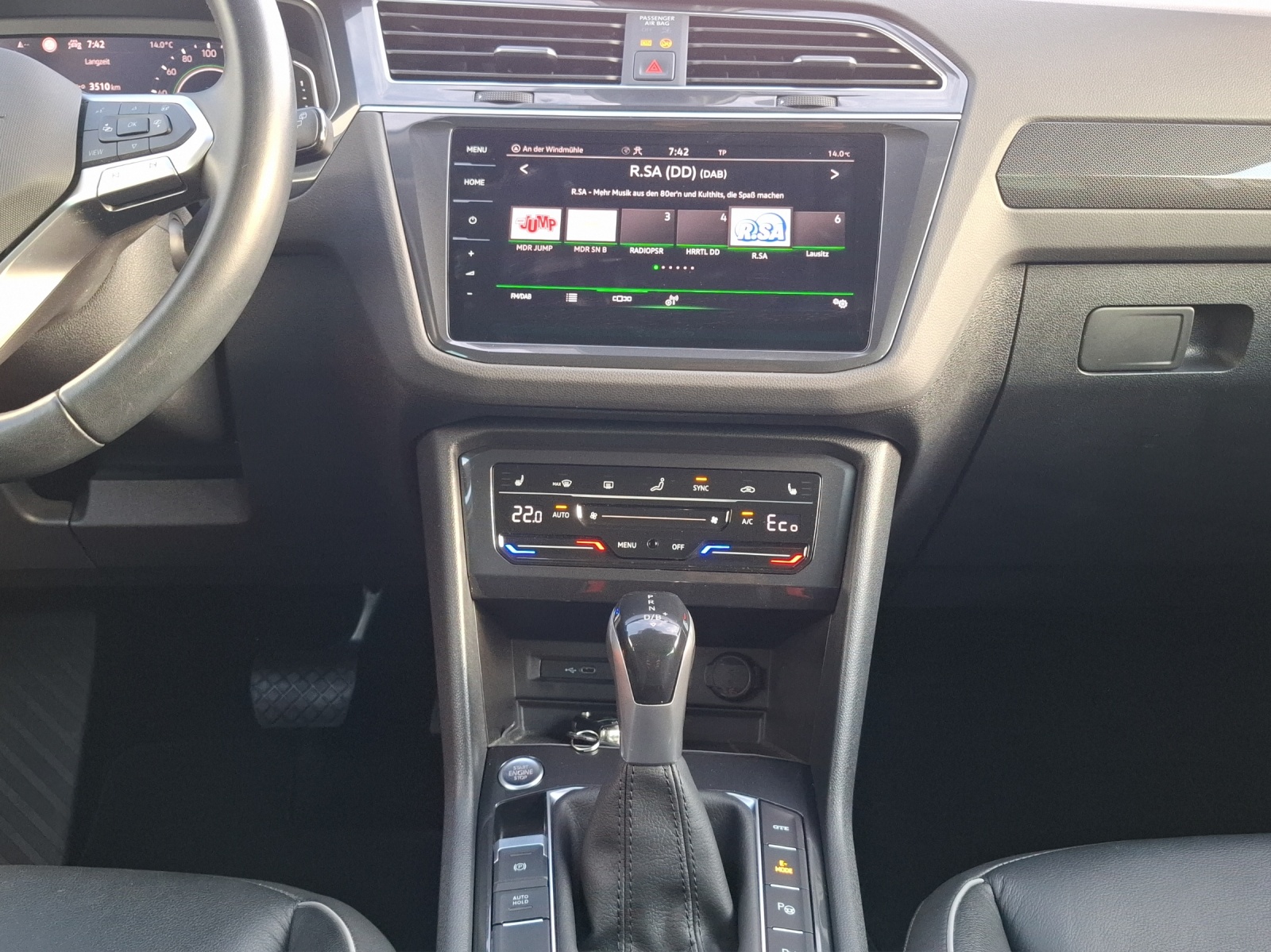 Fahrzeugabbildung Volkswagen Tiguan eHybrid Elegance DSG Matrix AHK Navi AID HUD ACC RFK SH