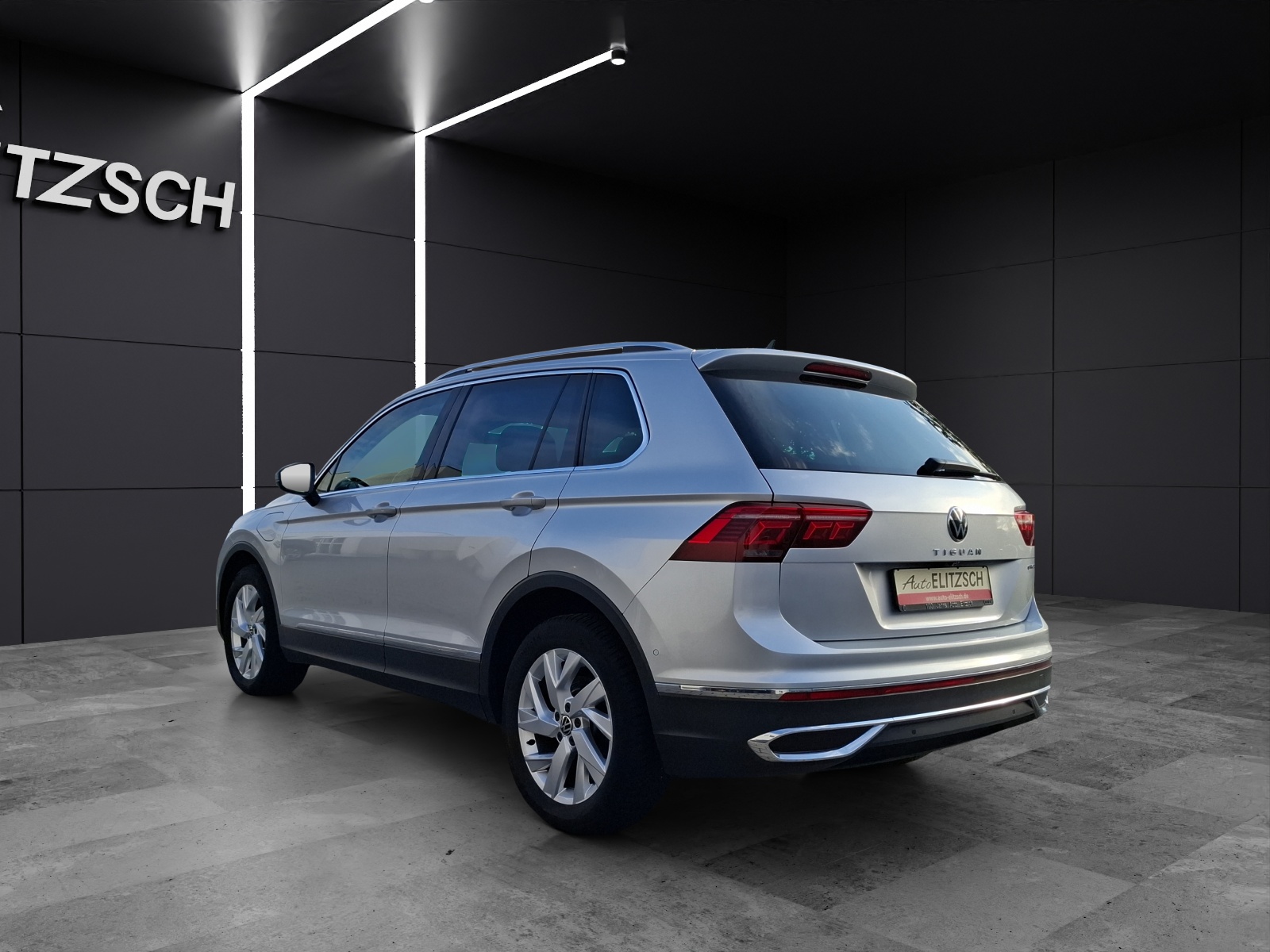 Fahrzeugabbildung Volkswagen Tiguan eHybrid Elegance DSG Matrix AHK Navi AID HUD ACC RFK SH
