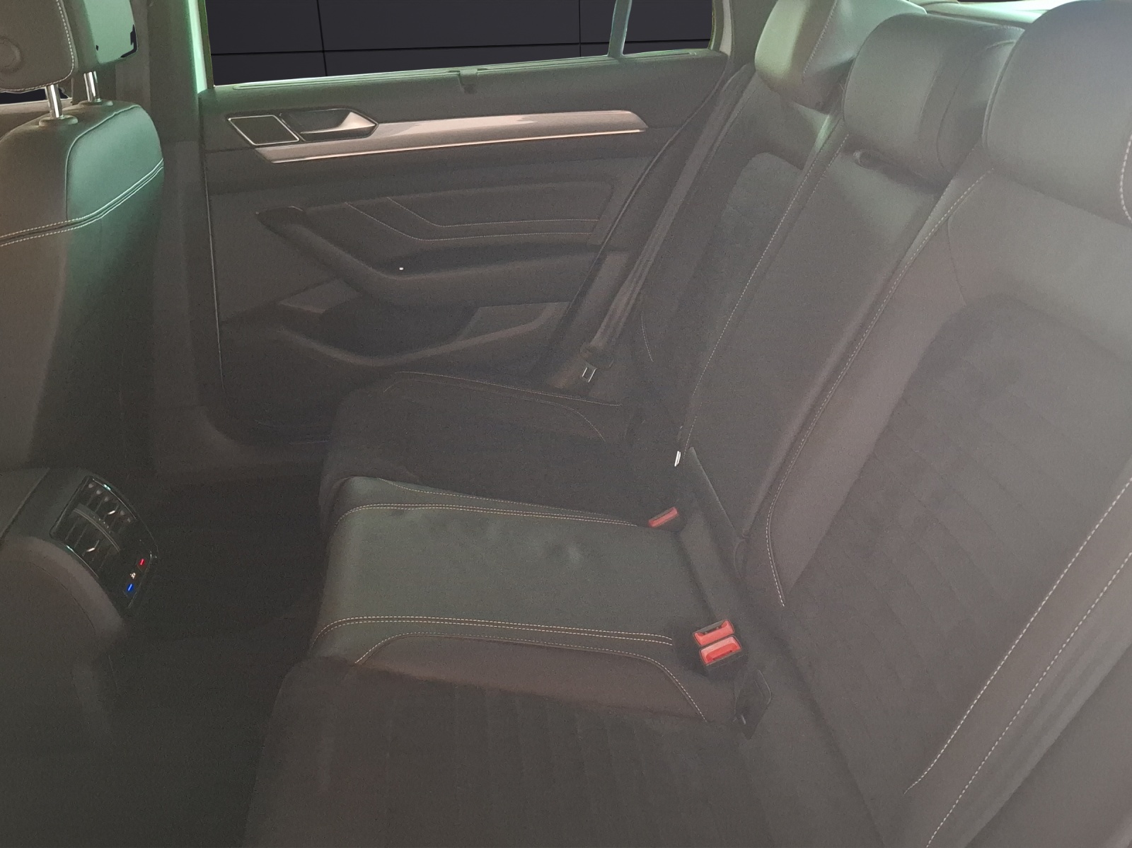 Fahrzeugabbildung Volkswagen Passat Variant GTE DSG Standhzg. Matrix AHK Navi AID RFK SH