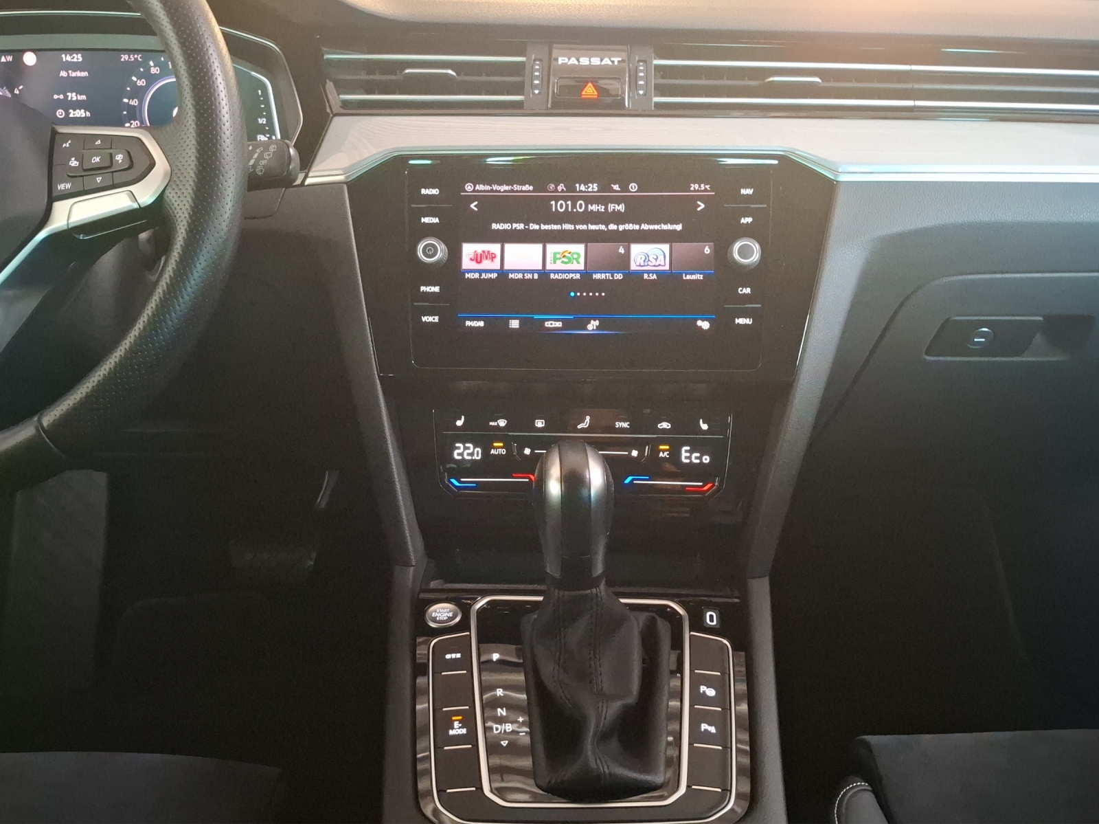 Fahrzeugabbildung Volkswagen Passat Variant GTE DSG Standhzg. Matrix AHK Navi AID RFK SH