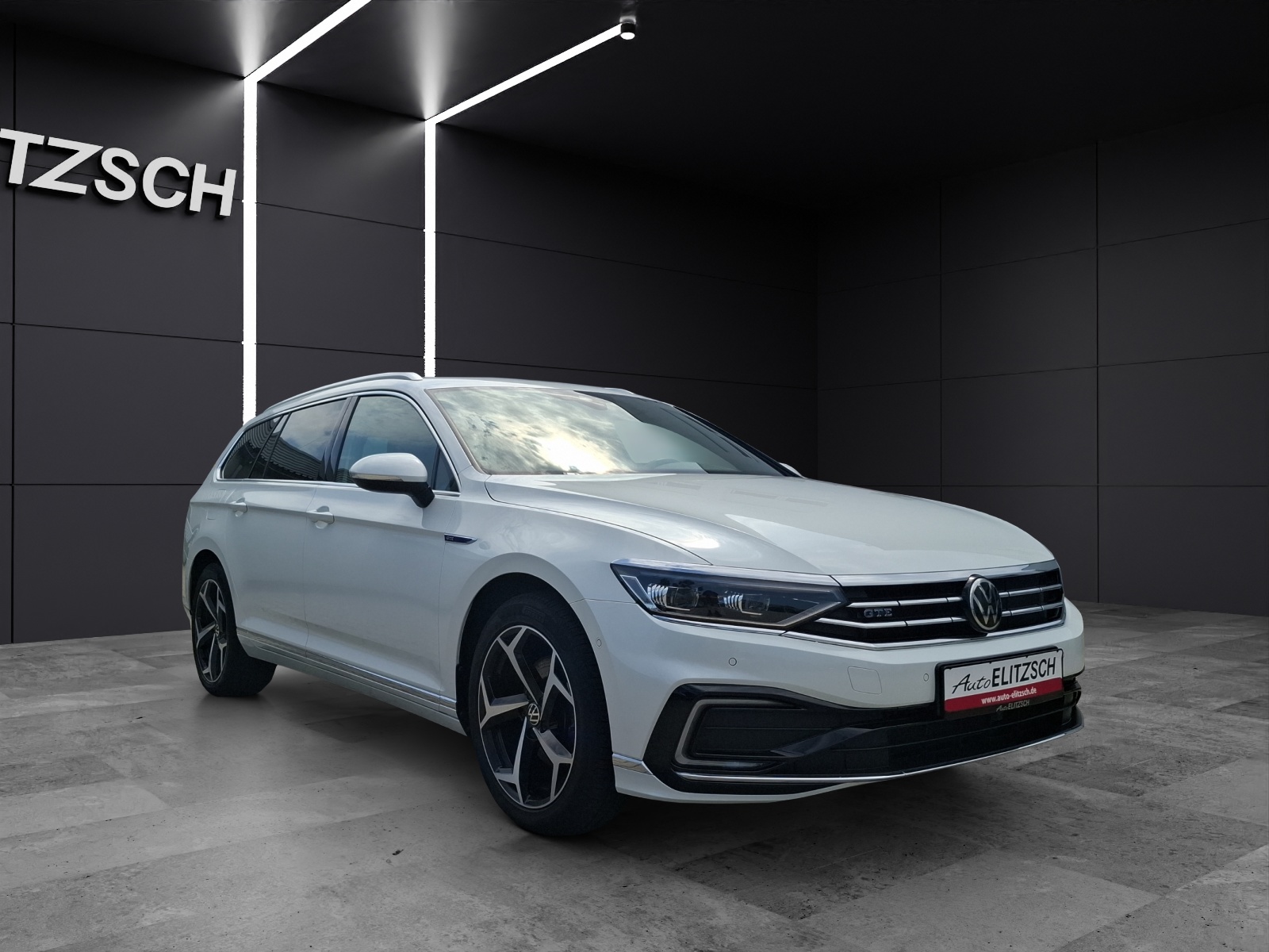 Fahrzeugabbildung Volkswagen Passat Variant GTE DSG Standhzg. Matrix AHK Navi AID RFK SH