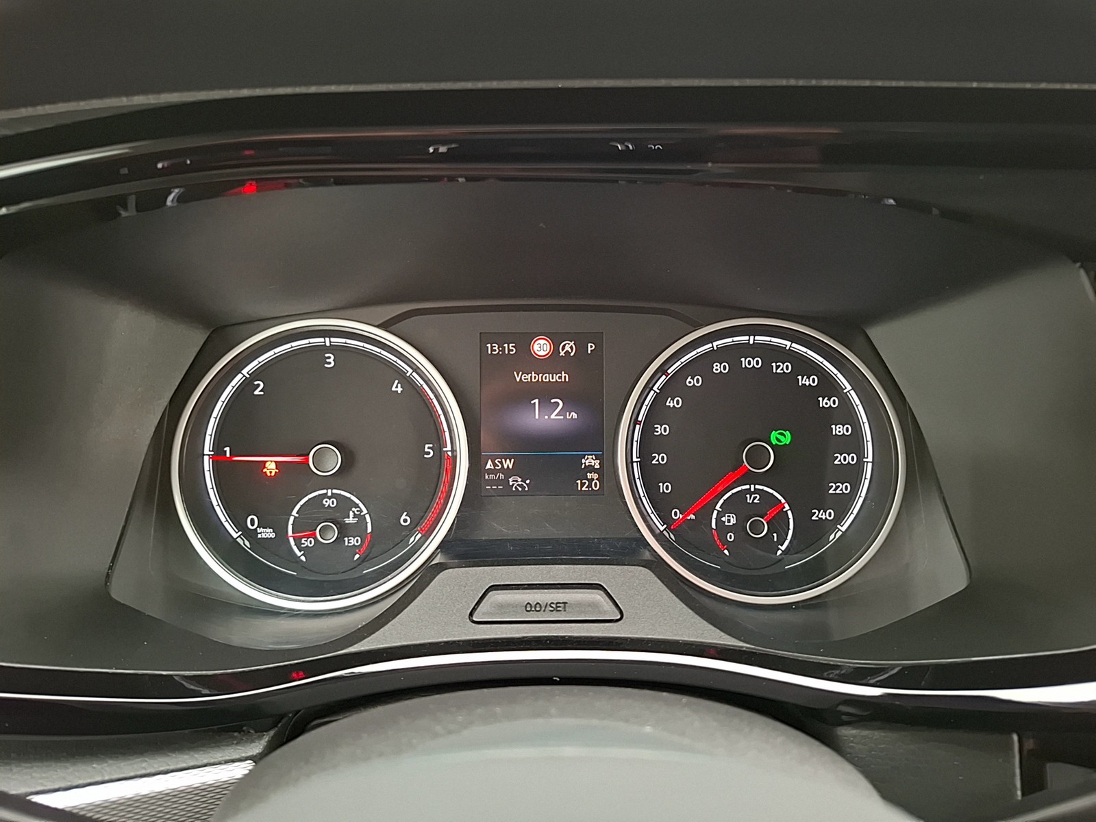 Fahrzeugabbildung Volkswagen T6 Multivan T6.1 TDI Gen. Six DSG 4-M LED AHK Navi ACC PDC SH