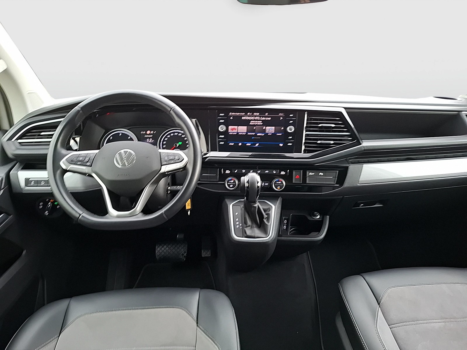 Fahrzeugabbildung Volkswagen T6 Multivan T6.1 TDI Gen. Six DSG 4-M LED AHK Navi ACC PDC SH