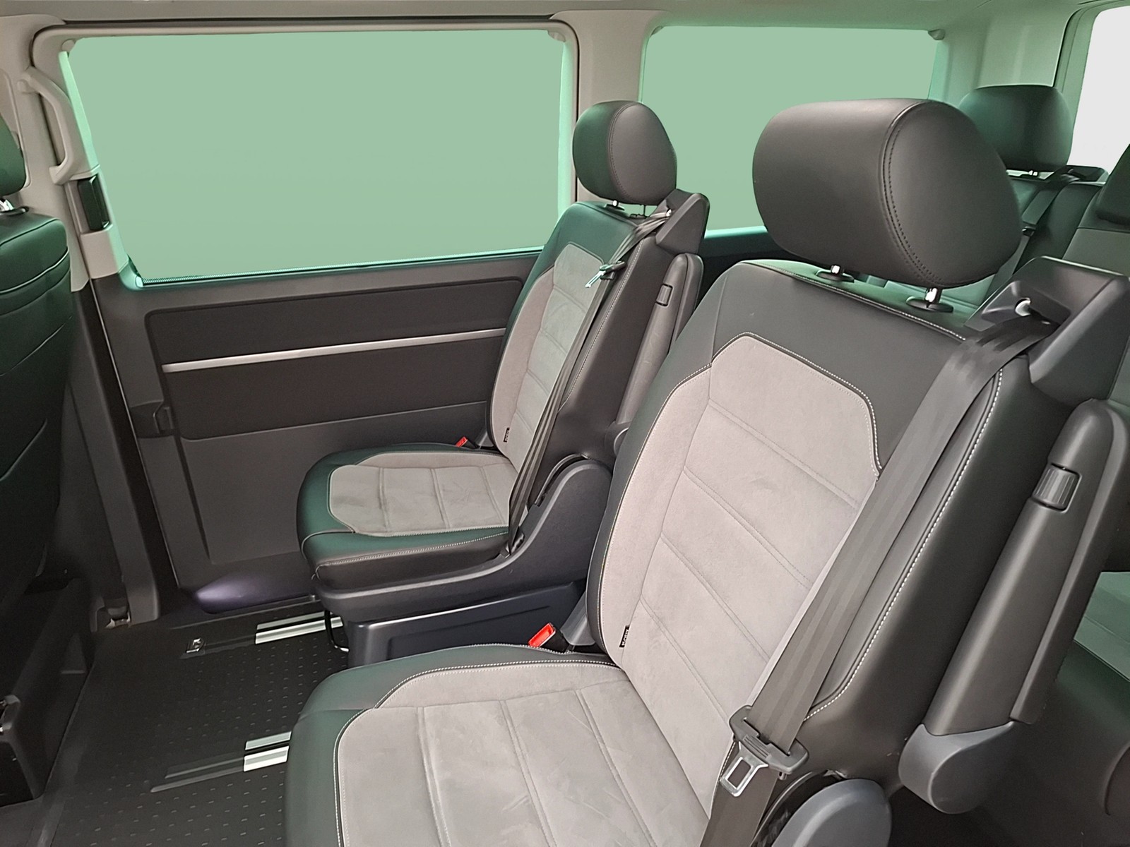 Fahrzeugabbildung Volkswagen T6 Multivan T6.1 TDI Gen. Six DSG 4-M LED AHK Navi ACC PDC SH