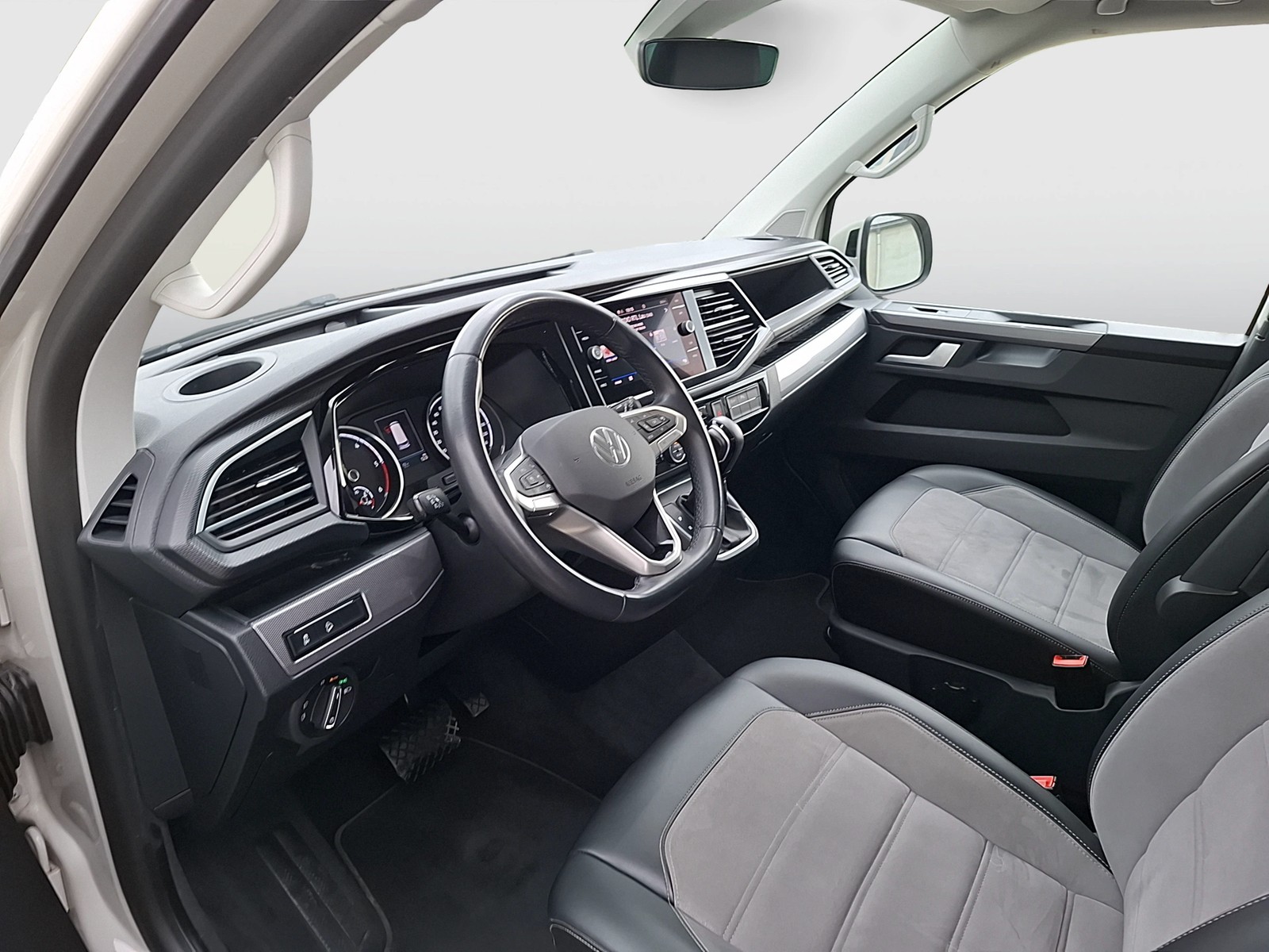 Fahrzeugabbildung Volkswagen T6 Multivan T6.1 TDI Gen. Six DSG 4-M LED AHK Navi ACC PDC SH