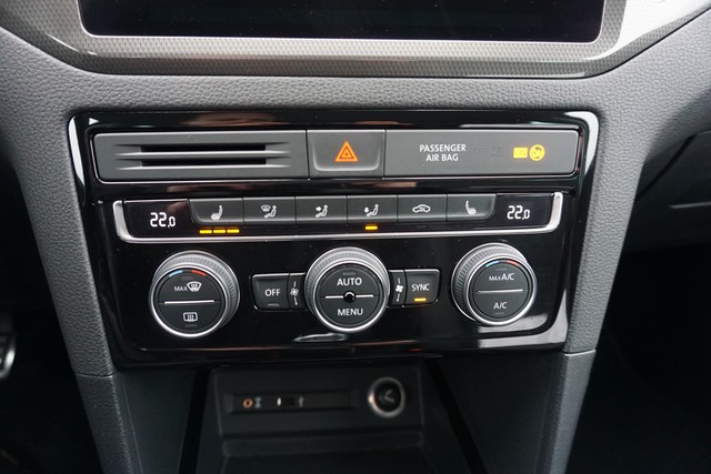 Fahrzeugabbildung Volkswagen Golf Sportsvan TSI Join Navi ACC PDC SHZ App-Connect LM