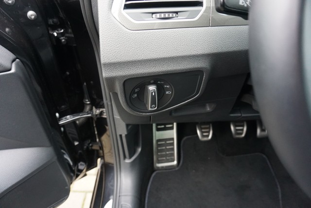 Fahrzeugabbildung Volkswagen Golf Sportsvan TSI Join Navi ACC PDC SHZ App-Connect LM