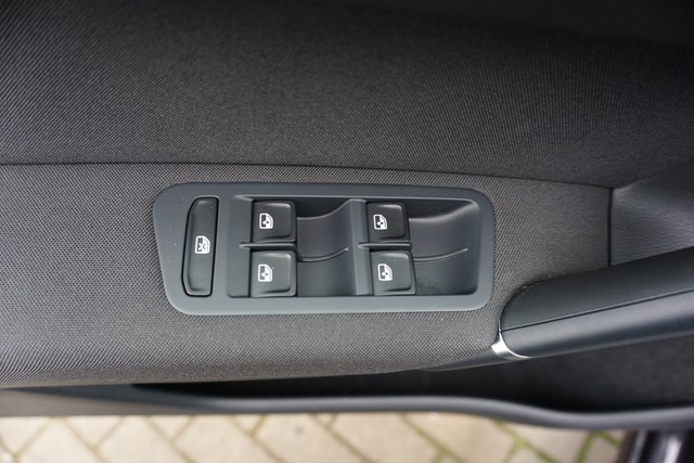 Fahrzeugabbildung Volkswagen Golf Sportsvan TSI Join Navi ACC PDC SHZ App-Connect LM