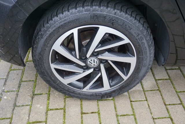 Fahrzeugabbildung Volkswagen Golf Sportsvan TSI Join Navi ACC PDC SHZ App-Connect LM