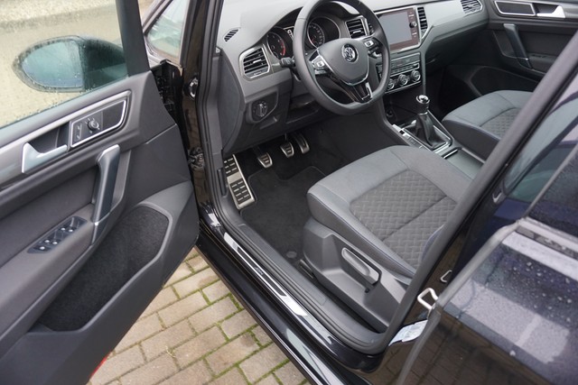Fahrzeugabbildung Volkswagen Golf Sportsvan TSI Join Navi ACC PDC SHZ App-Connect LM