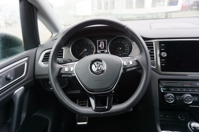 Fahrzeugabbildung Volkswagen Golf Sportsvan TSI Join Navi ACC PDC SHZ App-Connect LM