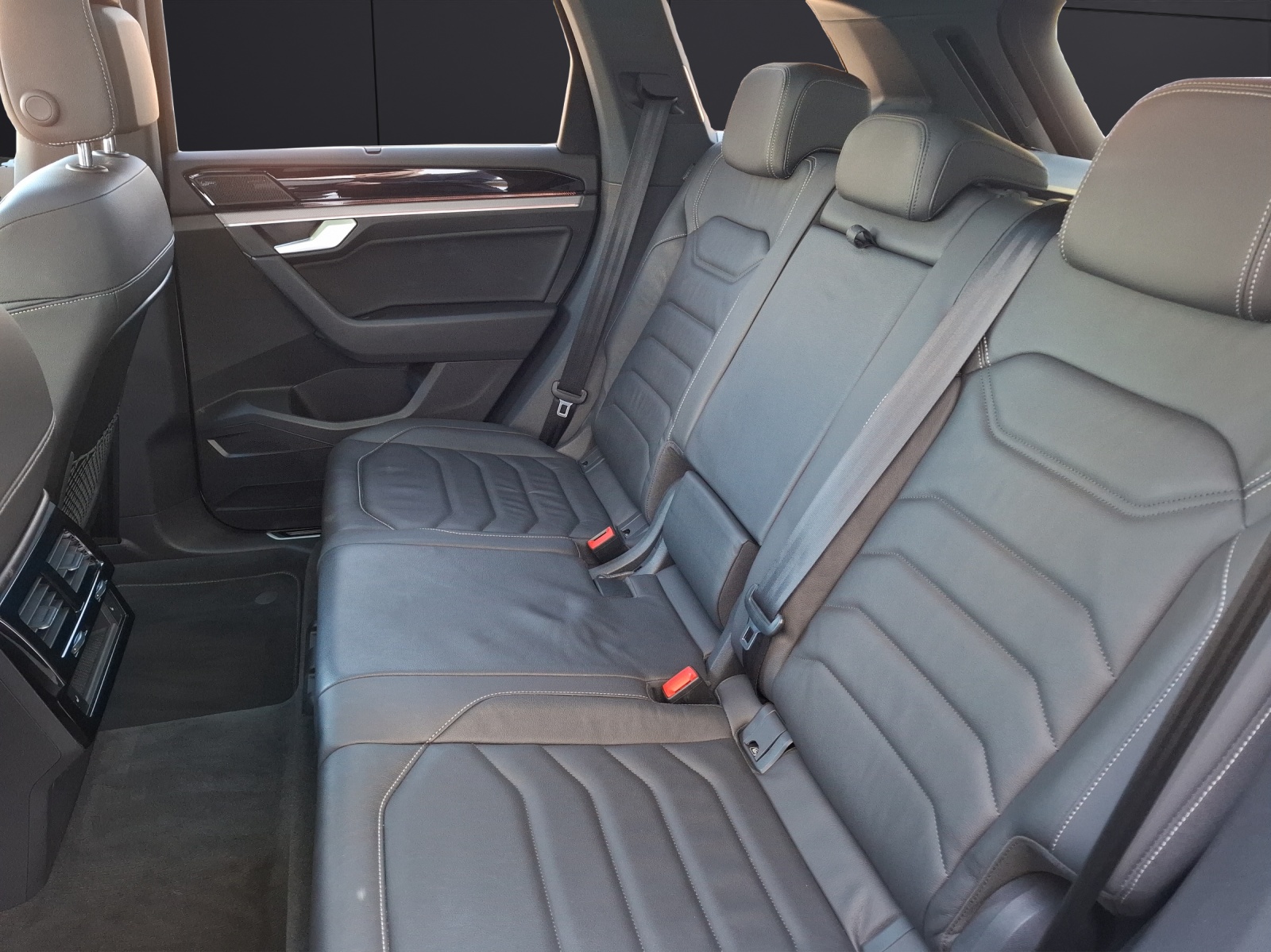 Fahrzeugabbildung Volkswagen Touareg TDI R-Line 4M Matrix AHK Pano Leder Luft AID ACC RFK SH 21