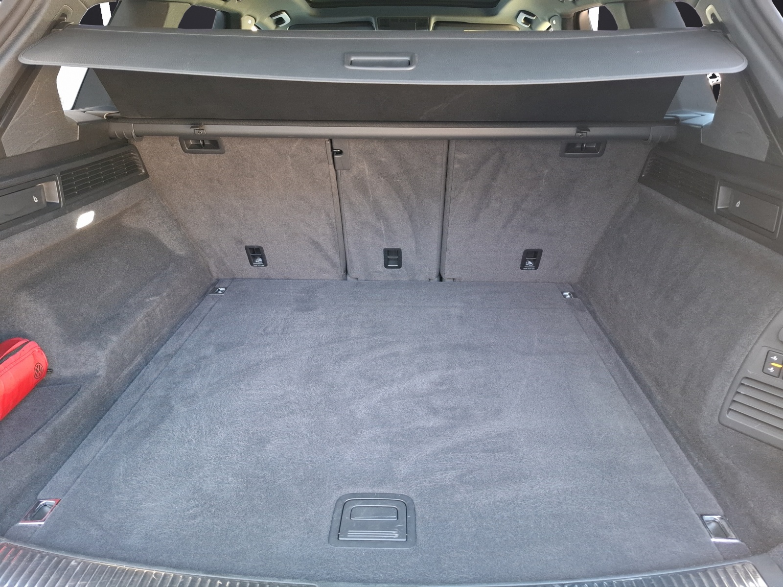Fahrzeugabbildung Volkswagen Touareg TDI R-Line 4M Matrix AHK Pano Leder Luft AID ACC RFK SH 21