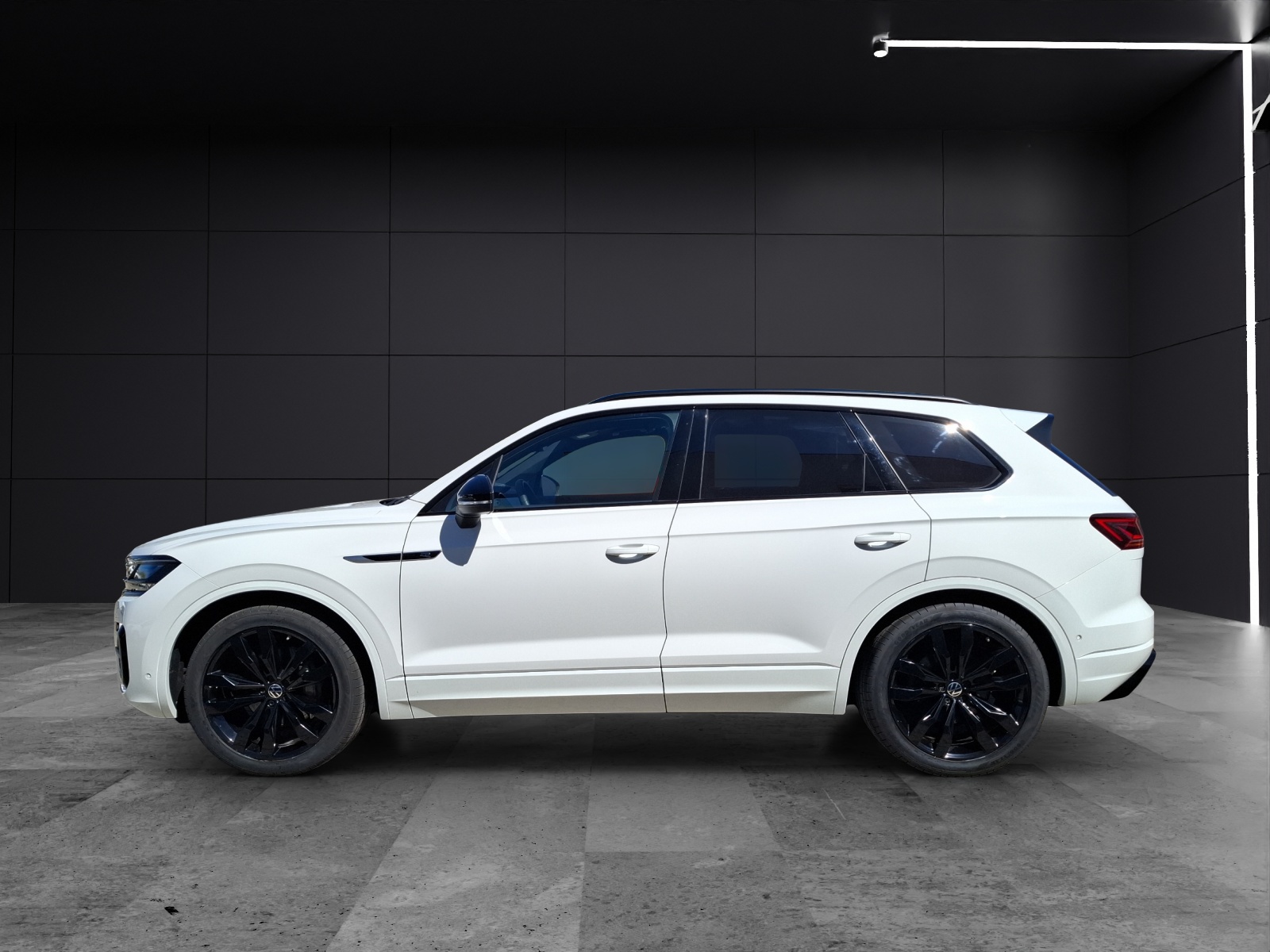 Fahrzeugabbildung Volkswagen Touareg TDI R-Line 4M Matrix AHK Pano Leder Luft AID ACC RFK SH 21