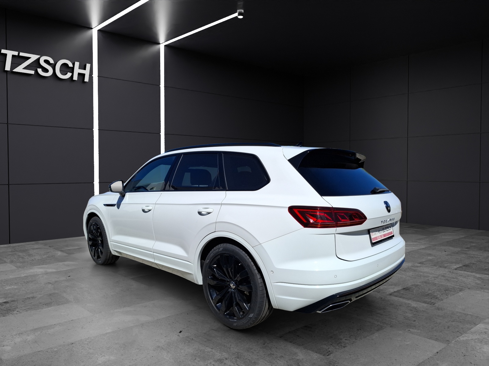 Fahrzeugabbildung Volkswagen Touareg TDI R-Line 4M Matrix AHK Pano Leder Luft AID ACC RFK SH 21