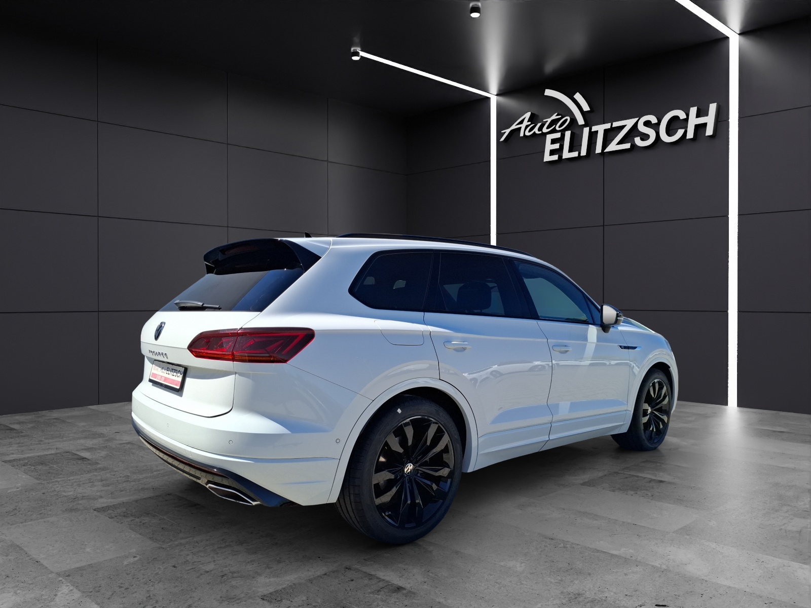 Fahrzeugabbildung Volkswagen Touareg TDI R-Line 4M Matrix AHK Pano Leder Luft AID ACC RFK SH 21
