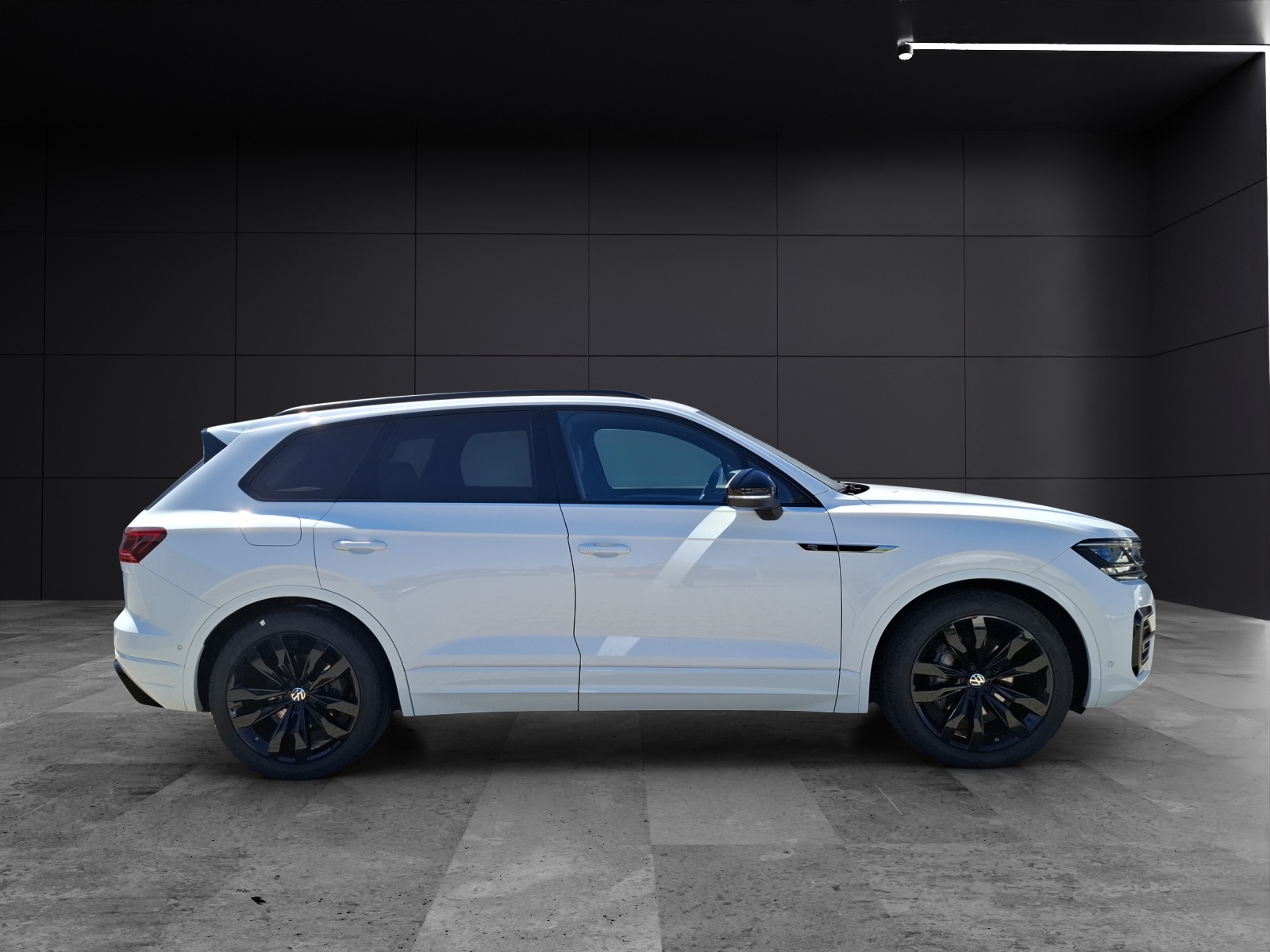 Fahrzeugabbildung Volkswagen Touareg TDI R-Line 4M Matrix AHK Pano Leder Luft AID ACC RFK SH 21