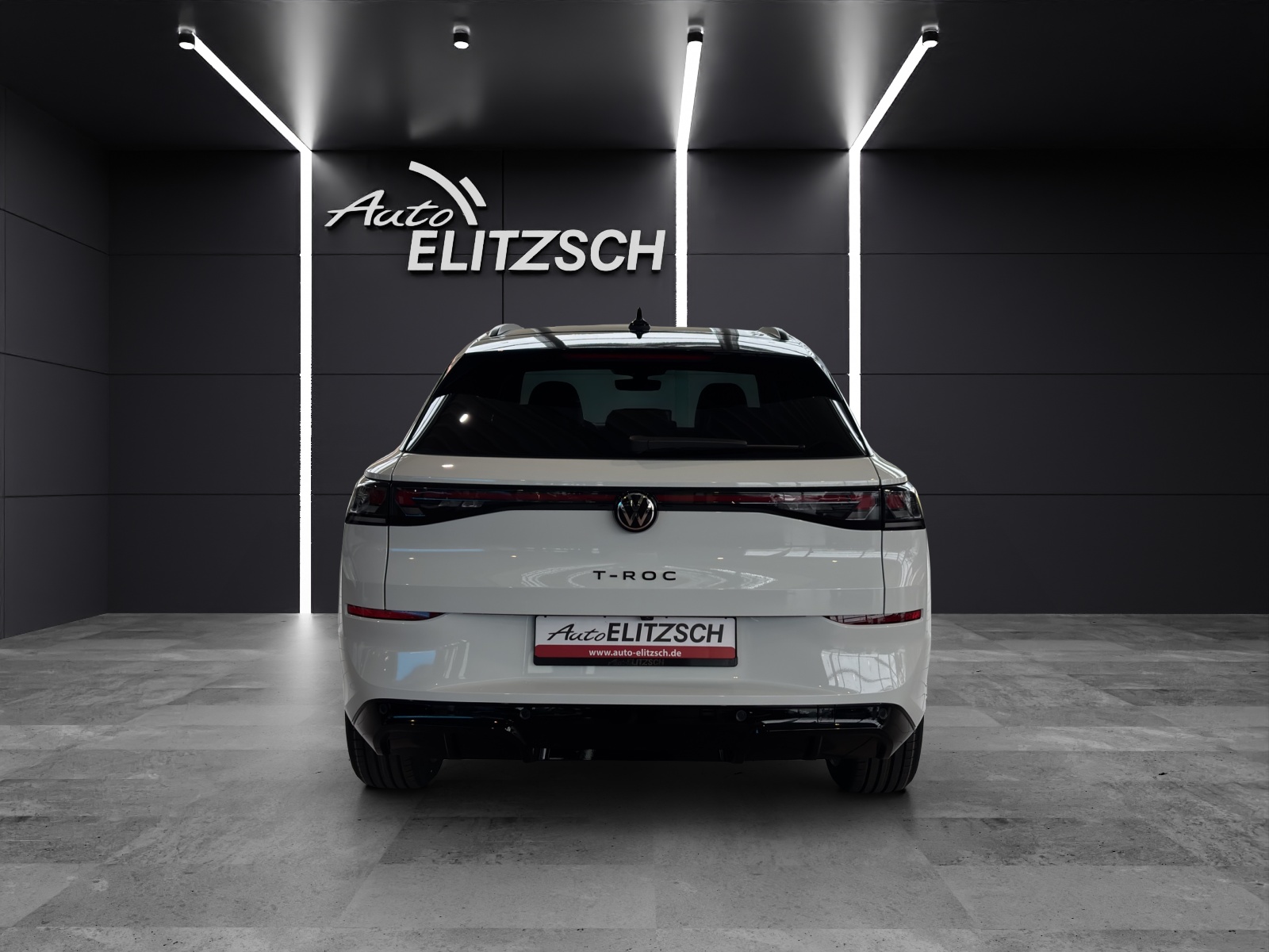 Fahrzeugabbildung Volkswagen T-Roc eTSI R-Line DSG Standhzg. Matrix AHK Navi AID Pano HUD Leder ACC RFK SHZ