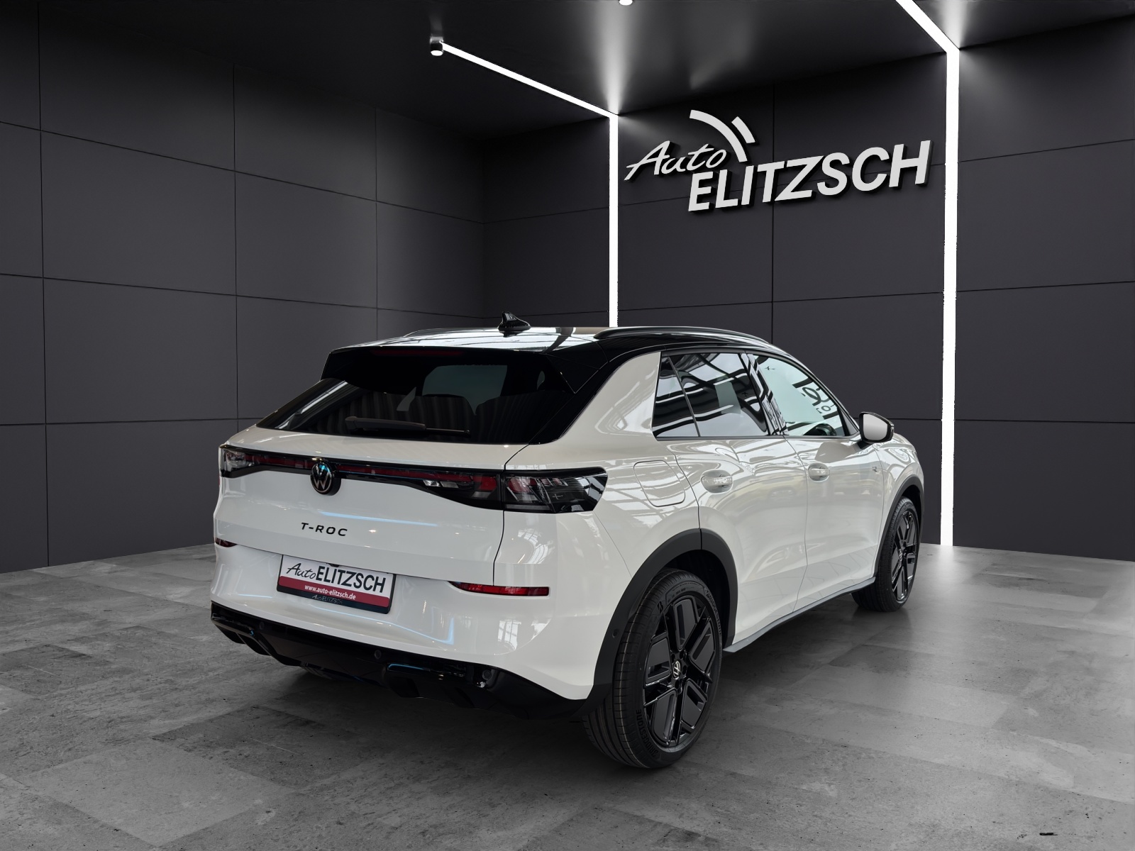 Fahrzeugabbildung Volkswagen T-Roc eTSI R-Line DSG Standhzg. Matrix AHK Navi AID Pano HUD Leder ACC RFK SHZ