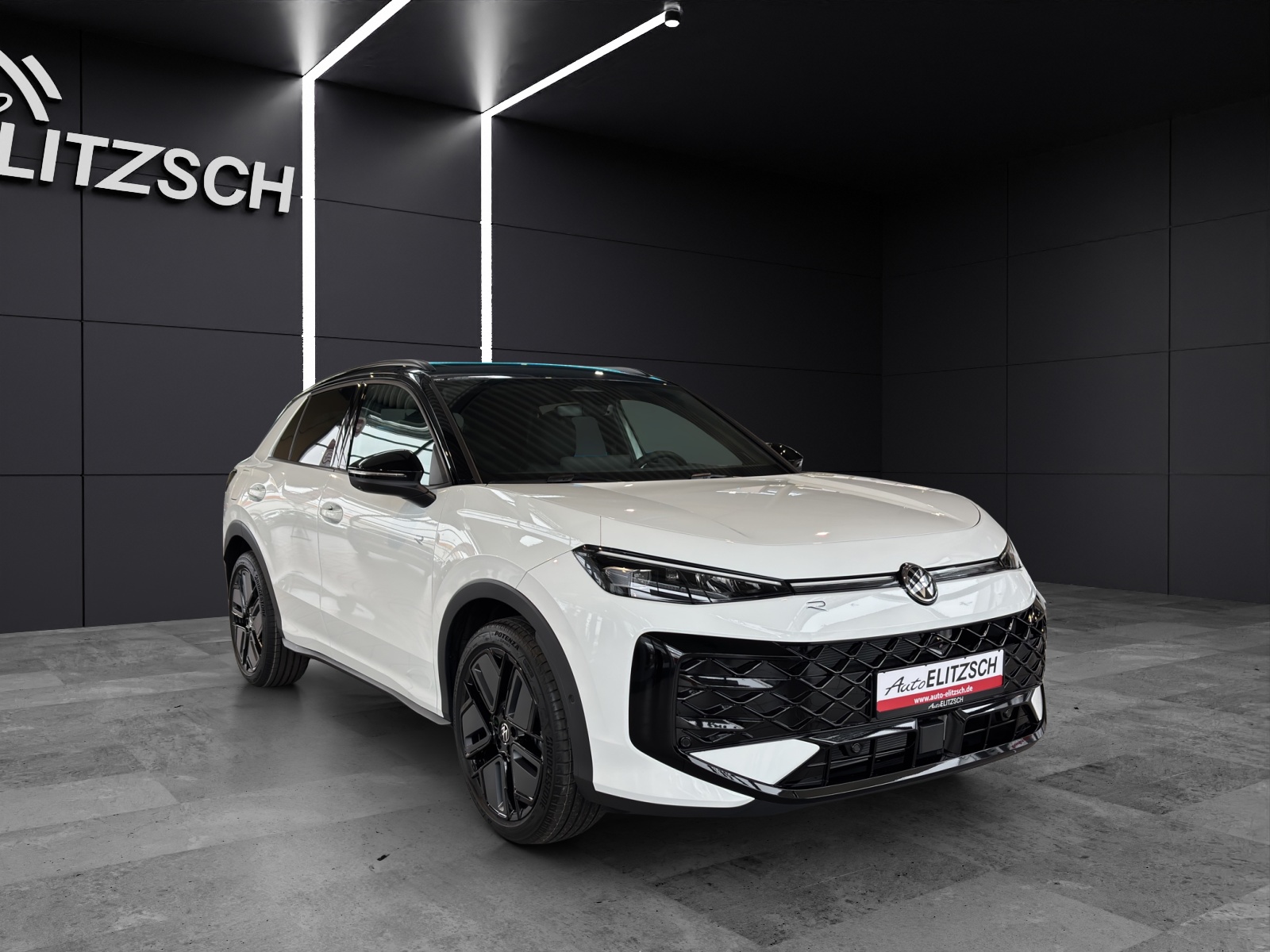 Fahrzeugabbildung Volkswagen T-Roc eTSI R-Line DSG Standhzg. Matrix AHK Navi AID Pano HUD Leder ACC RFK SHZ