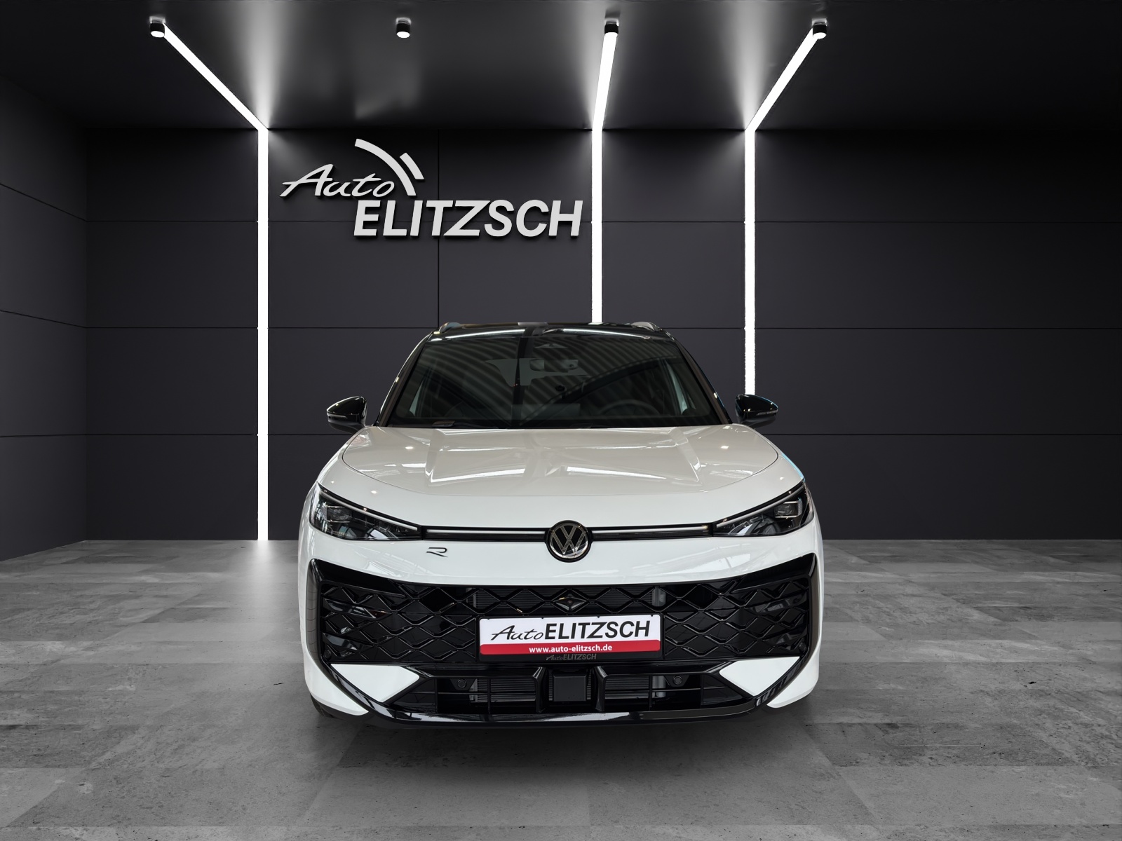 Fahrzeugabbildung Volkswagen T-Roc eTSI R-Line DSG Standhzg. Matrix AHK Navi AID Pano HUD Leder ACC RFK SHZ
