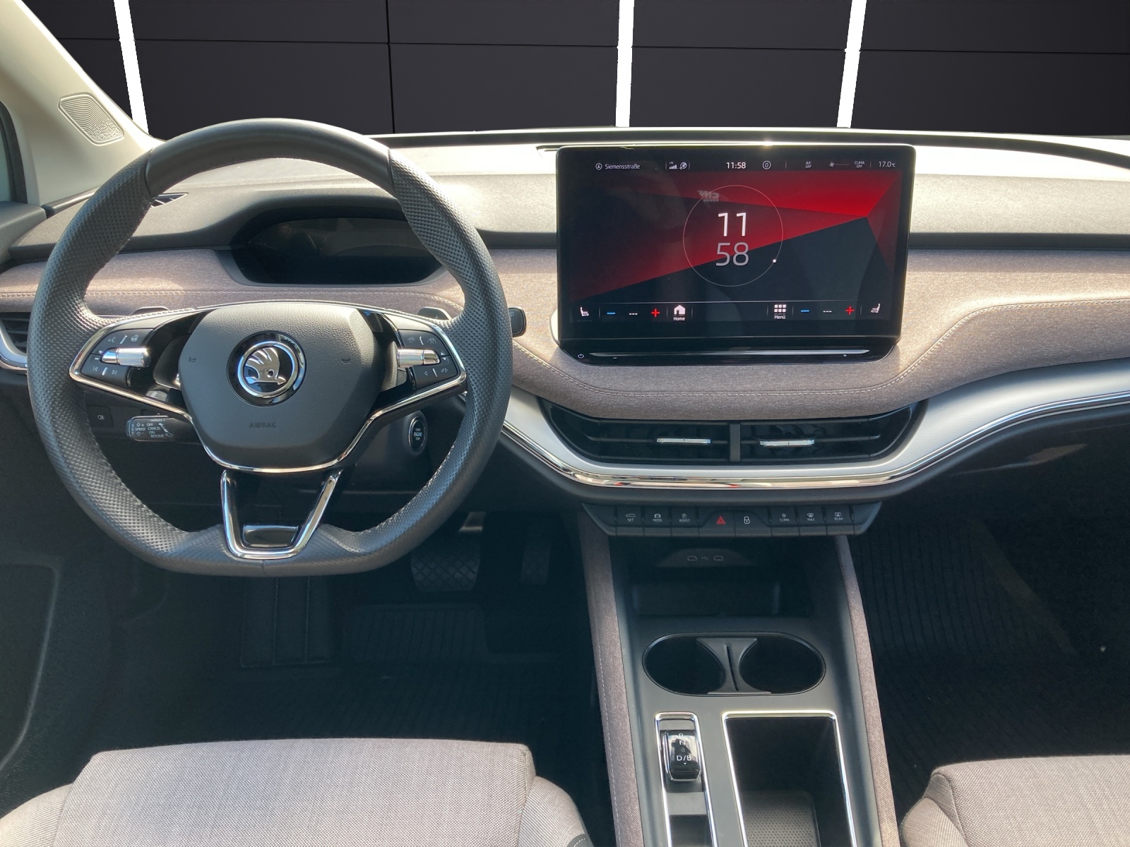 Fahrzeugabbildung SKODA ENYAQ iV 60 Lodge Matrix Navi Pano ACC RFK