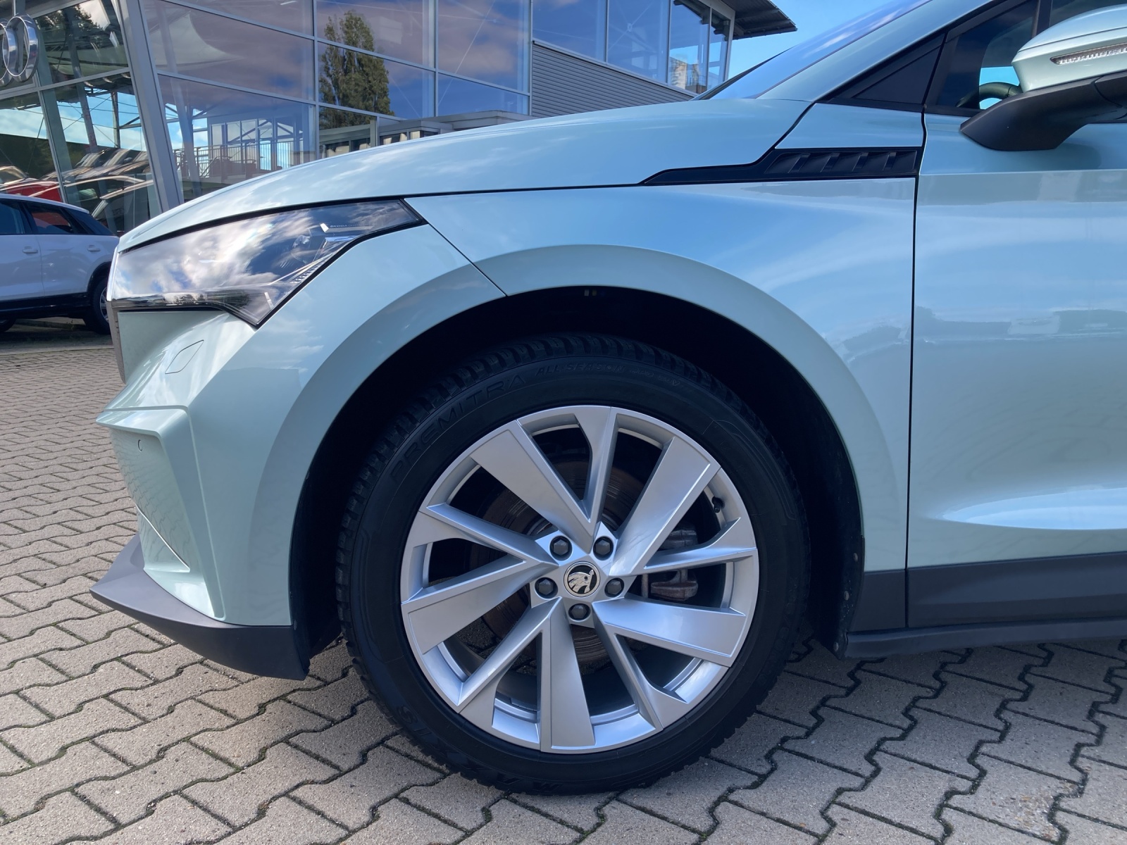Fahrzeugabbildung SKODA ENYAQ iV 60 Lodge Matrix Navi Pano ACC RFK
