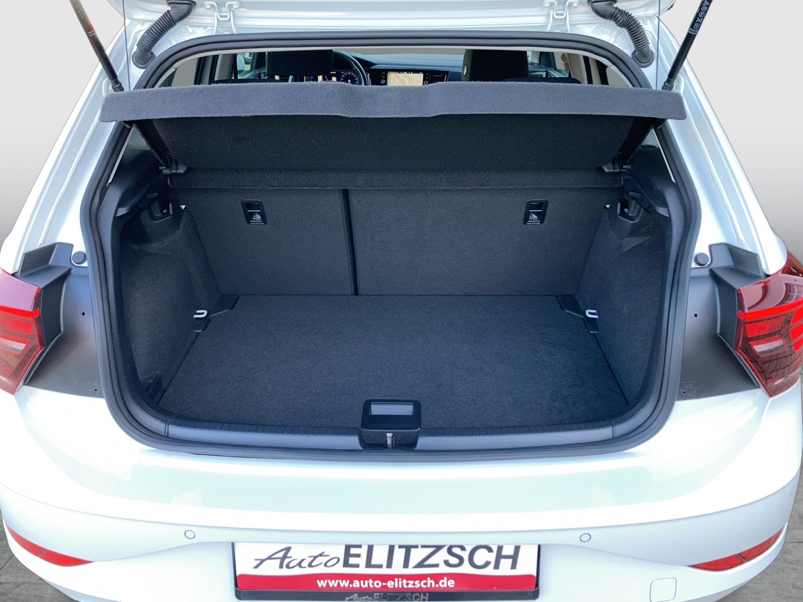 Fahrzeugabbildung Volkswagen Polo TSI Active DSG LED Navi ACC PDC SH