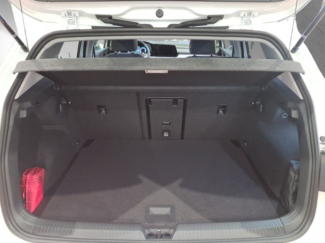 Fahrzeugabbildung Volkswagen Golf VIII TSI Move Kamera Navi LED VC