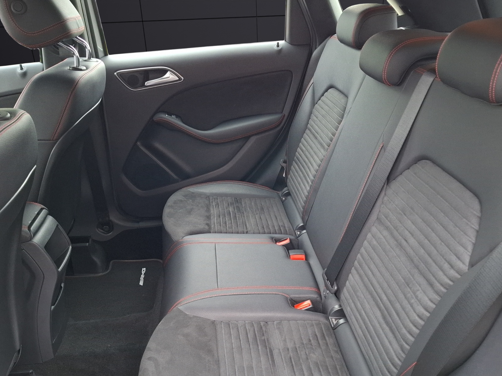 Fahrzeugabbildung Mercedes-Benz B 220 AMG-Line 4Matic LED Navi GRA 18