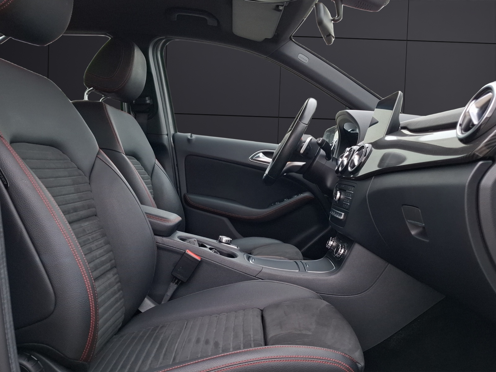 Fahrzeugabbildung Mercedes-Benz B 220 AMG-Line 4Matic LED Navi GRA 18