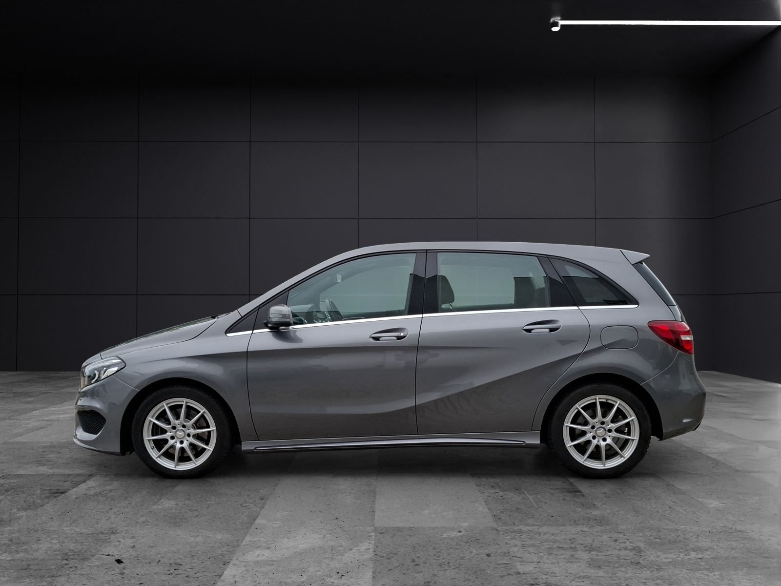 Fahrzeugabbildung Mercedes-Benz B 220 AMG-Line 4Matic LED Navi GRA 18