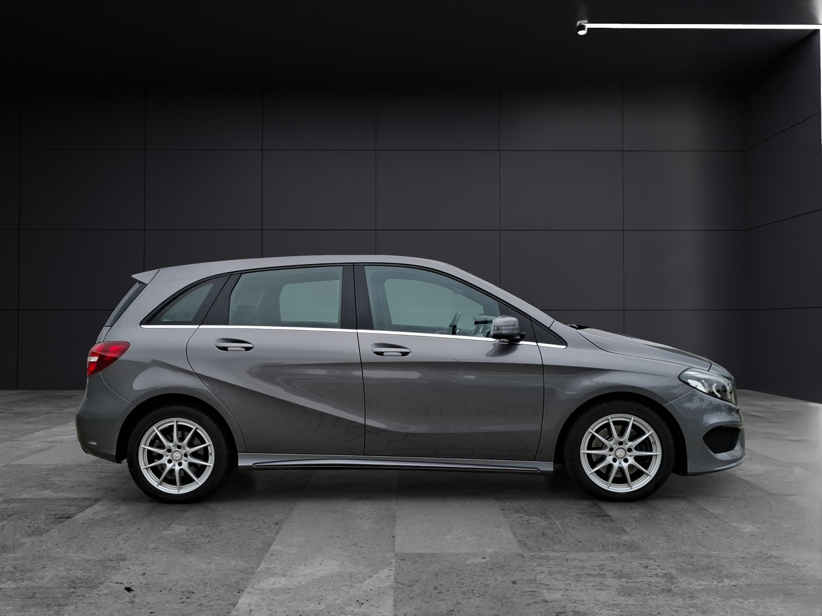 Fahrzeugabbildung Mercedes-Benz B 220 AMG-Line 4Matic LED Navi GRA 18