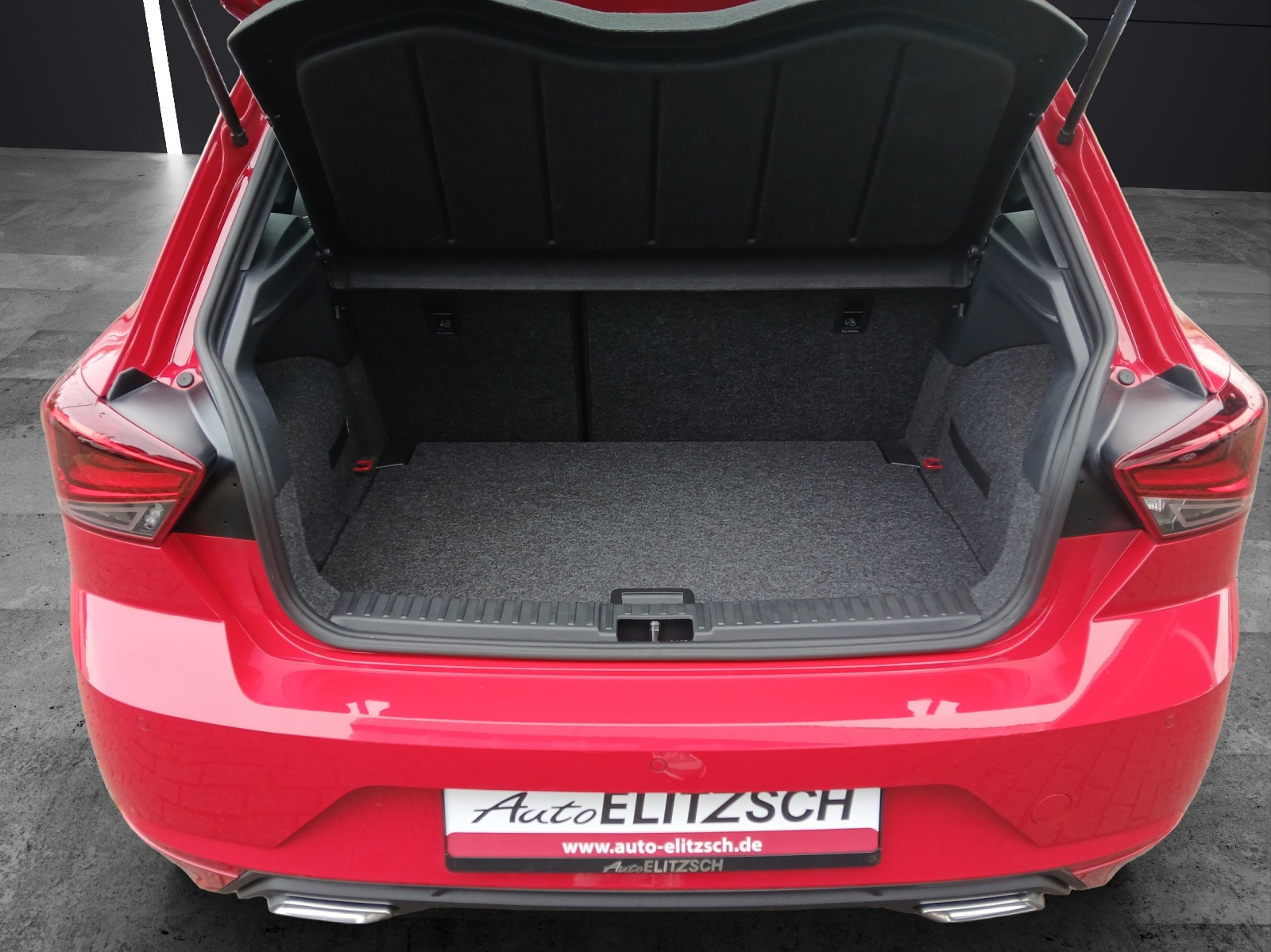 Fahrzeugabbildung SEAT Ibiza TSI FR-Line DSG LED Navi AID GRA PDC SH