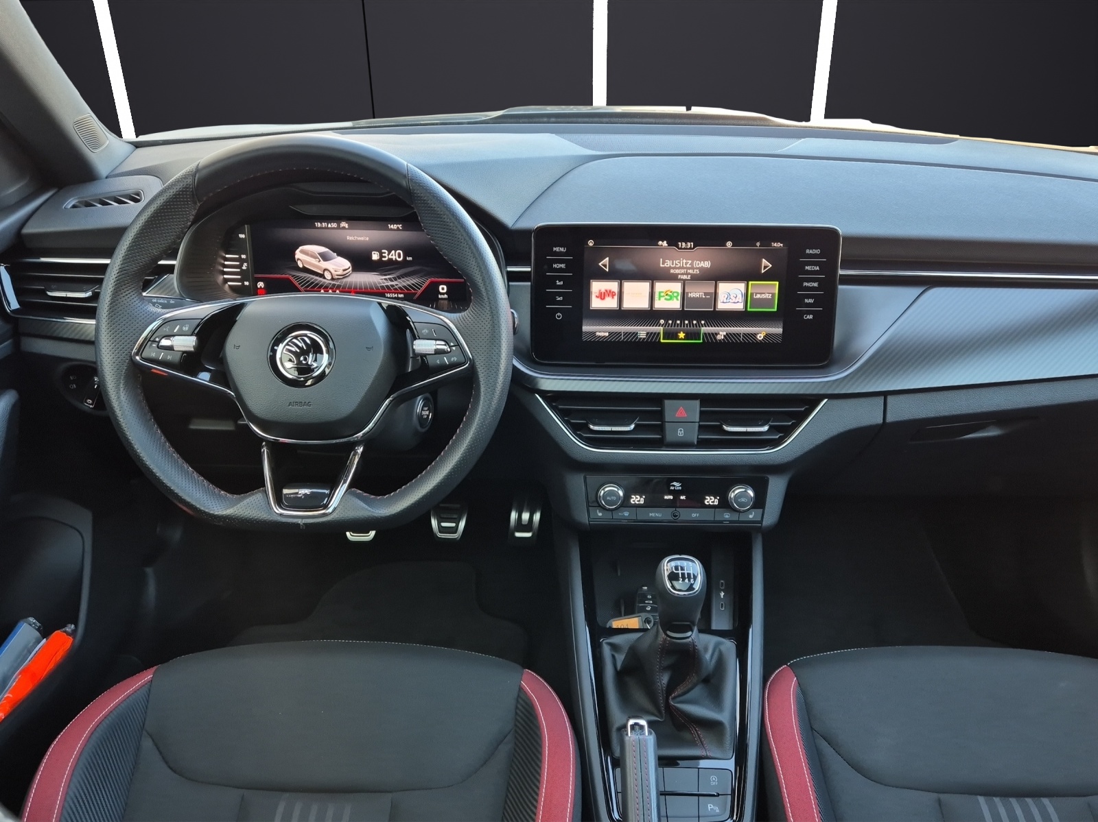 Fahrzeugabbildung SKODA Kamiq TSI Monte Carlo LED Navi Pano AID RFK SH beheiz FS 18