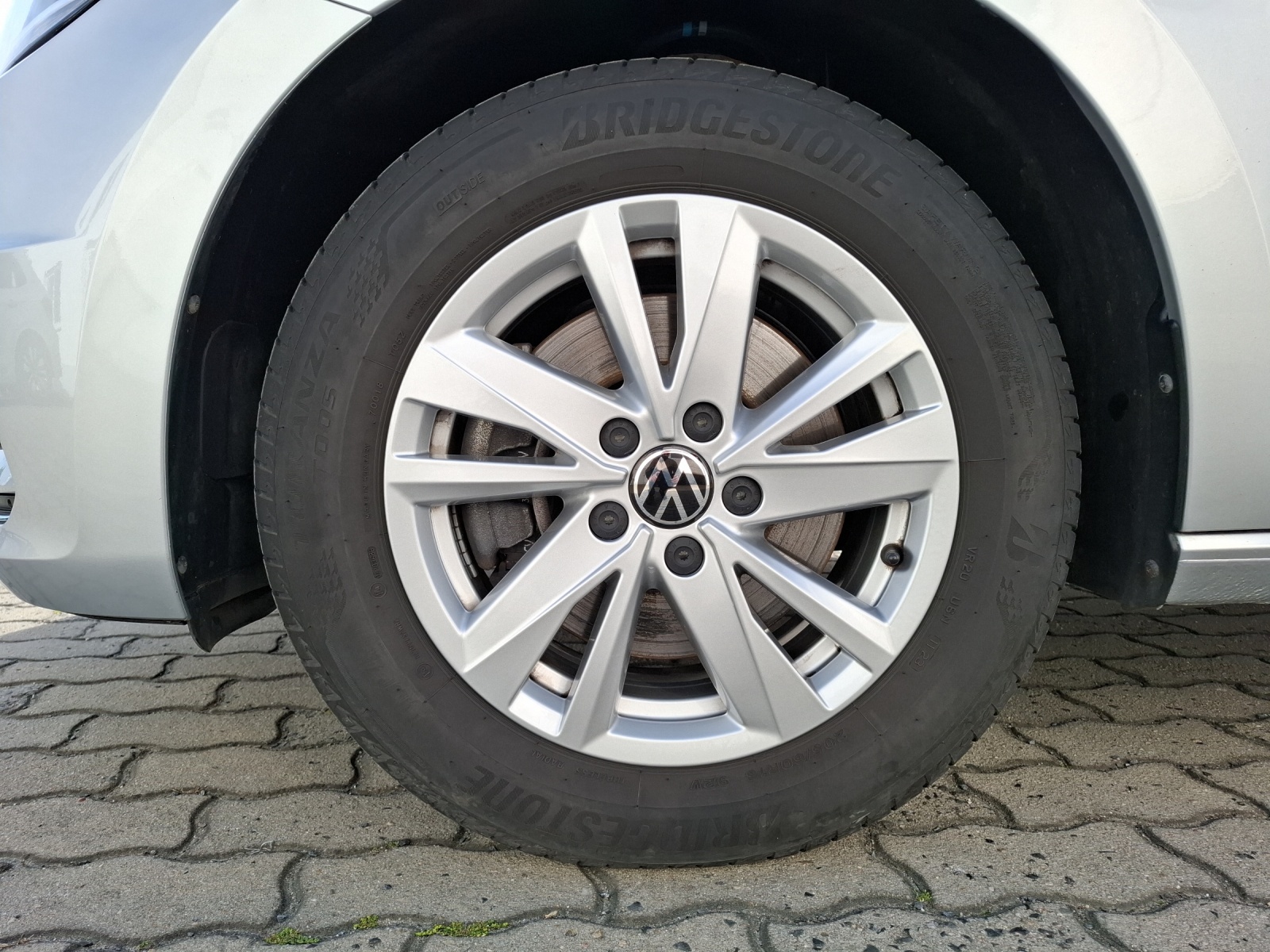 Fahrzeugabbildung Volkswagen Touran TSI Highline DSG 7-Si AHK AID ACC RFK SH LM