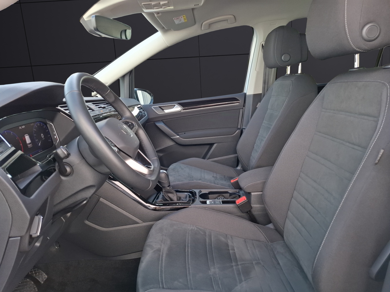 Fahrzeugabbildung Volkswagen Touran TSI Highline DSG 7-Si AHK AID ACC RFK SH LM